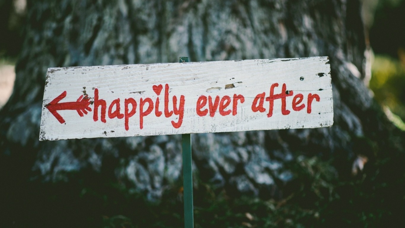 Wooden sign with red text 'happily ever after' and arrow HD Wallpaper