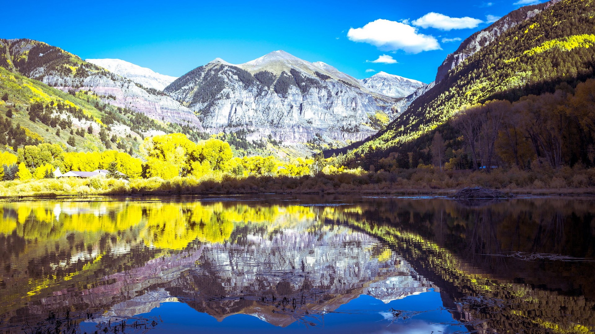 Mountain lake reflection in autumn HD Wallpaper