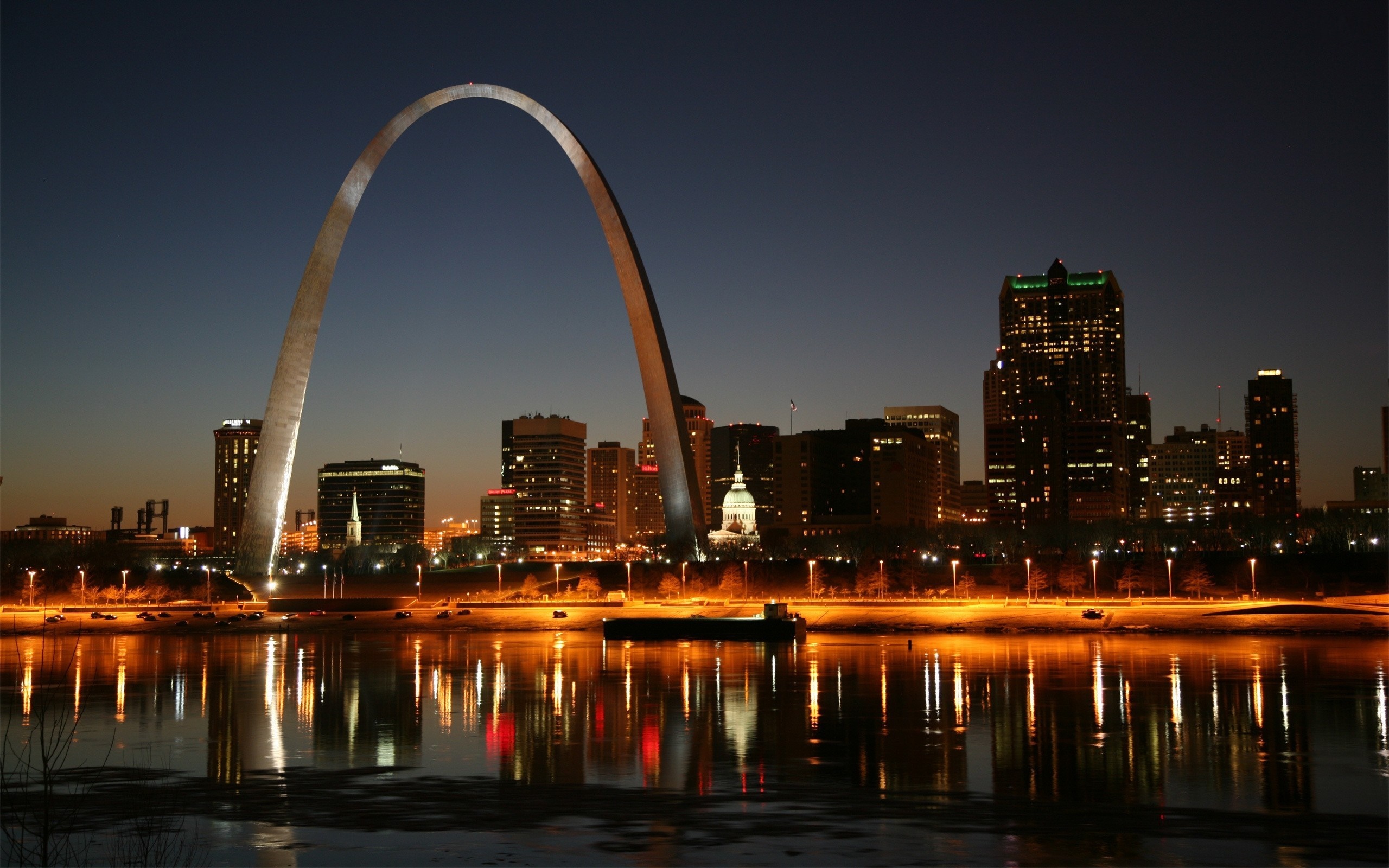Gateway Arch and St. Louis skyline at night HD Wallpaper