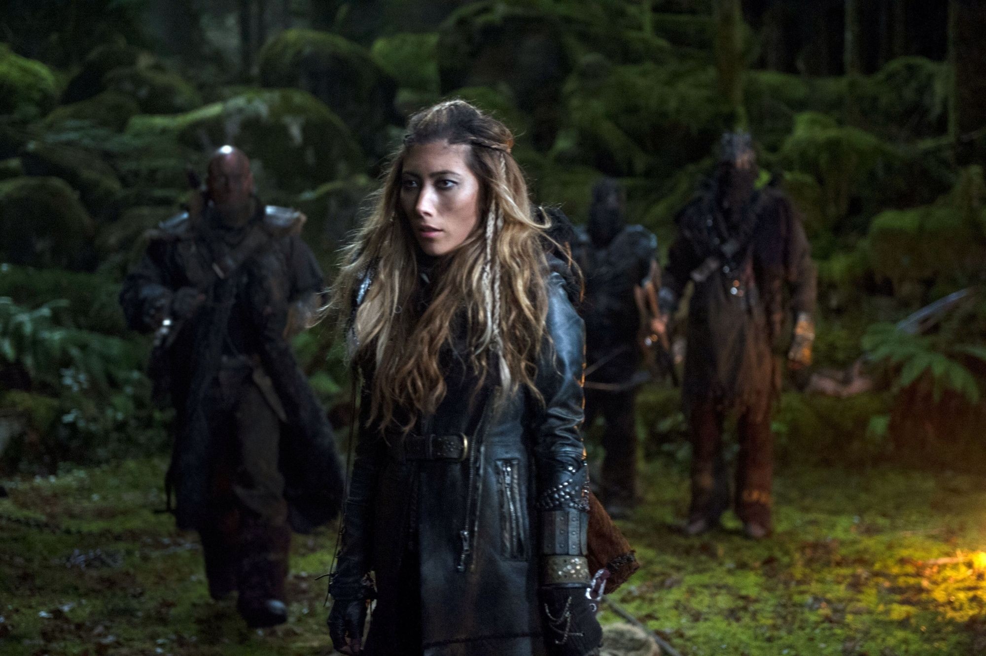 A woman from The 100 in a forest HD Wallpaper
