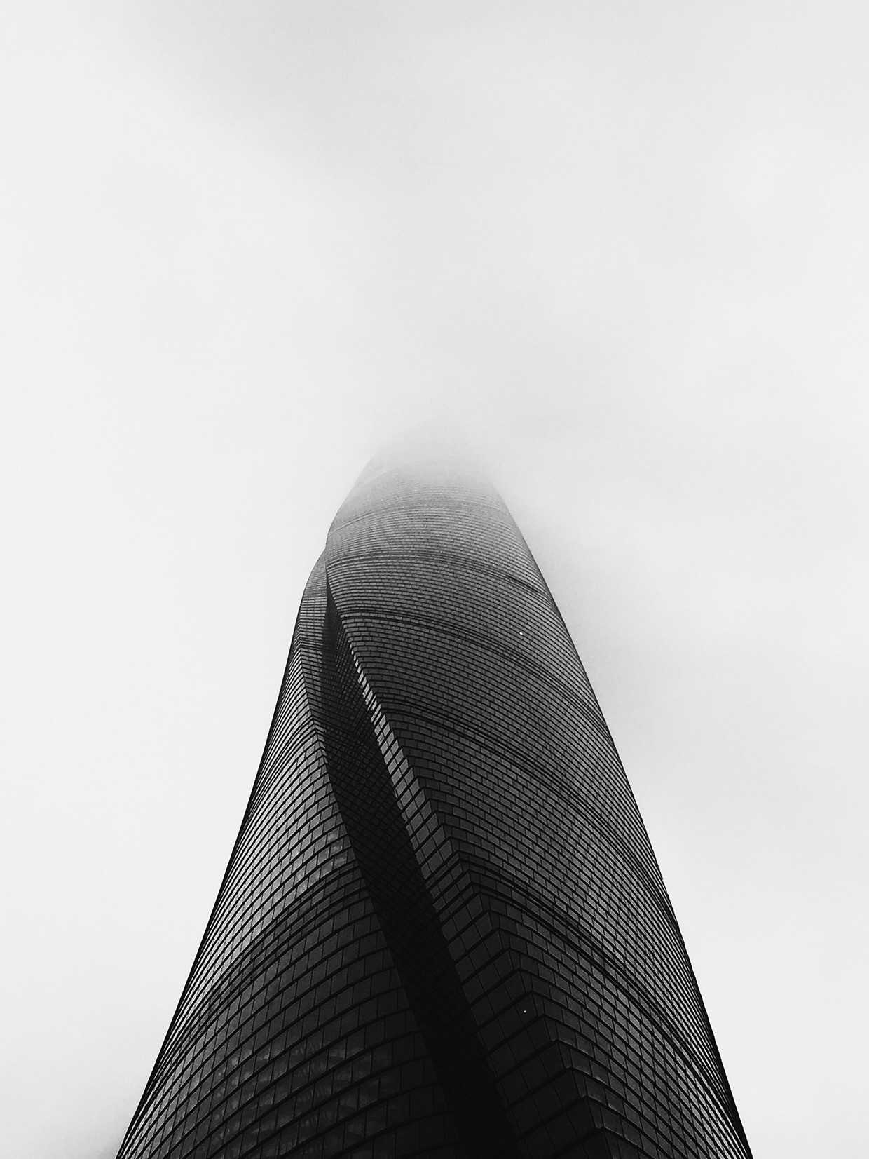 Monochrome skyscraper disappearing into fog HD Wallpaper