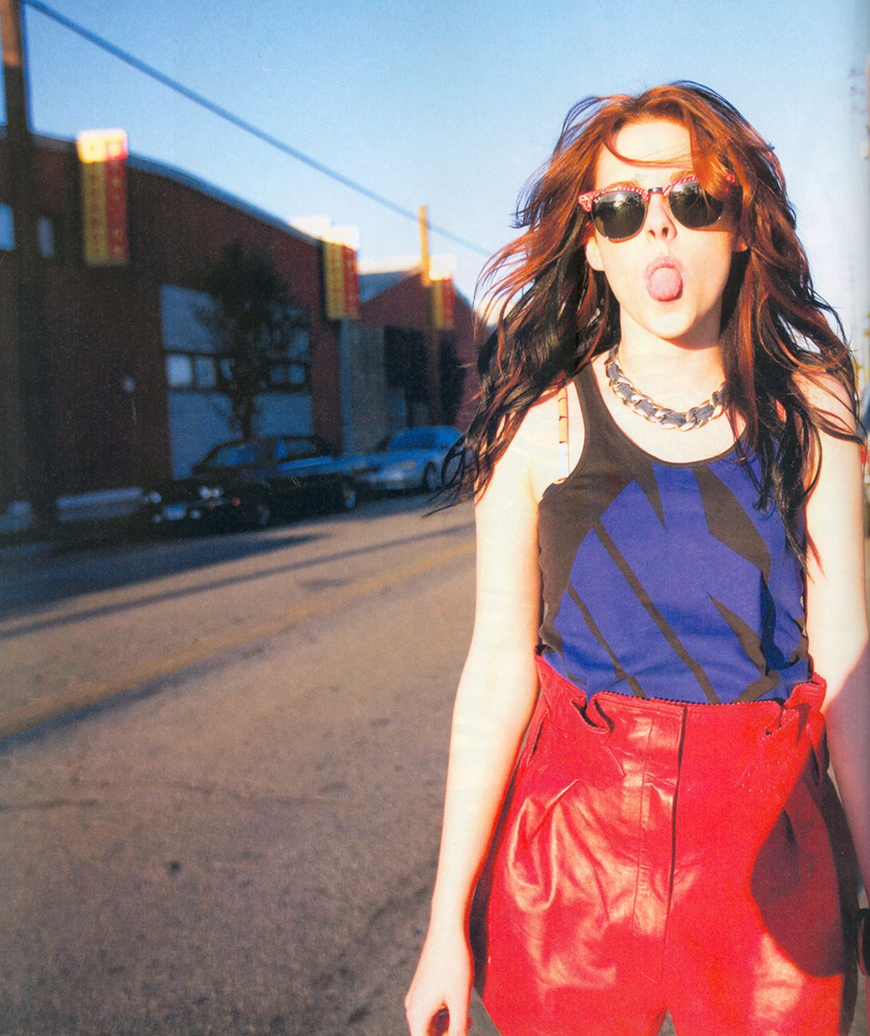 Kristen Stewart in red leather pants and sunglasses HD Wallpaper