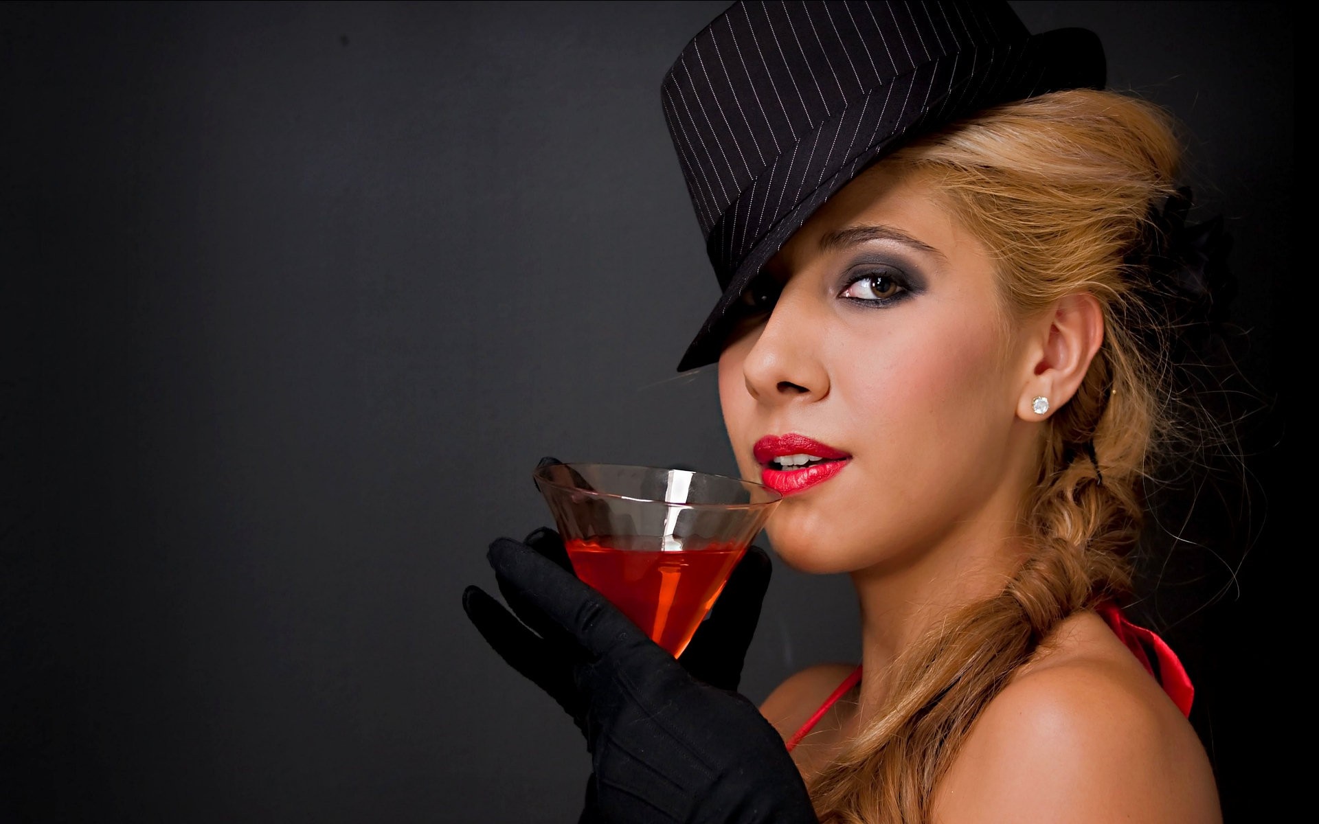 Woman in fedora holding a cocktail HD Wallpaper