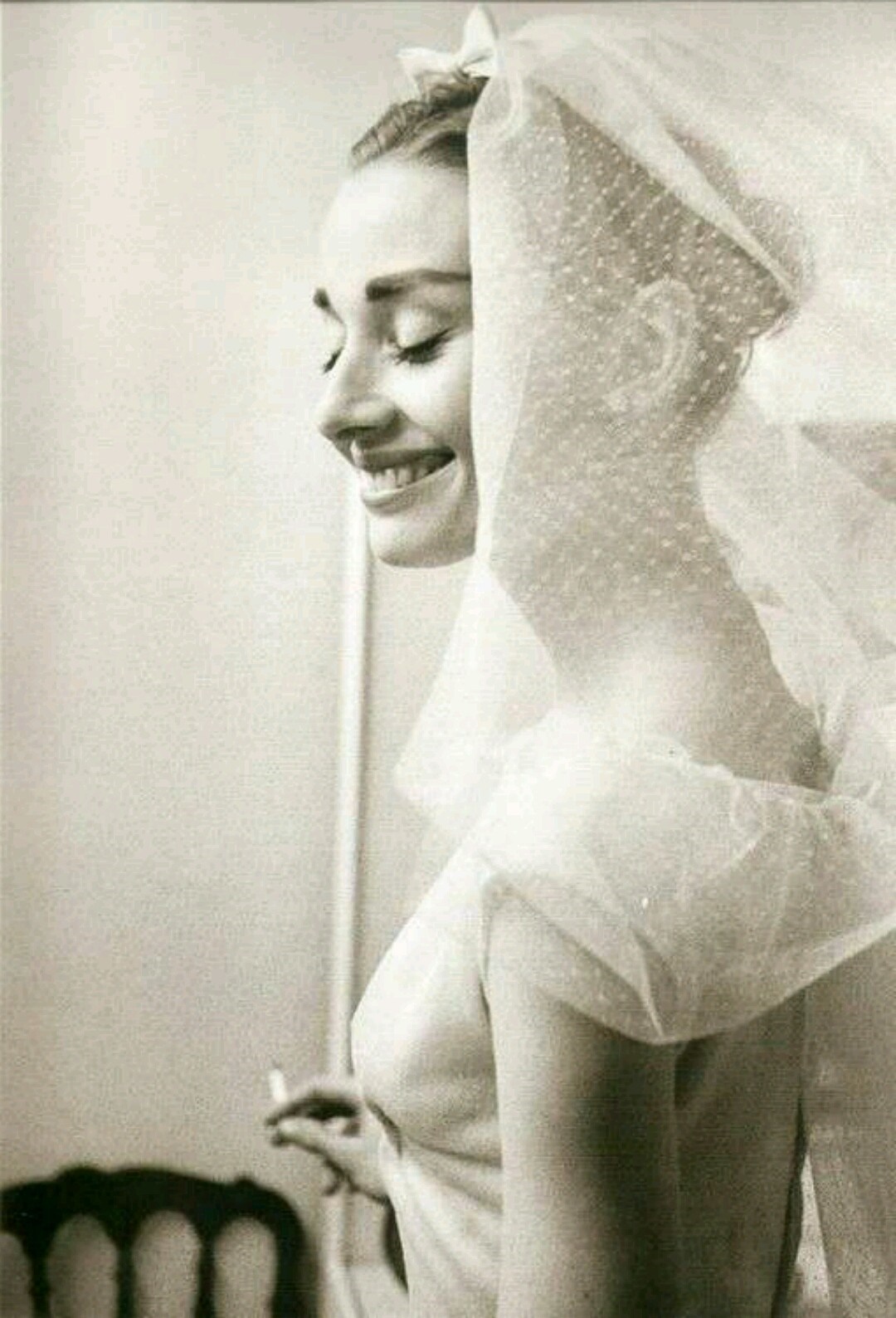 Audrey Hepburn smoking under a veil HD Wallpaper