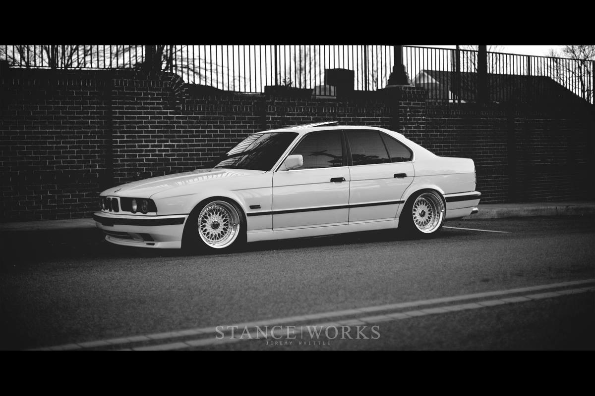 White BMW E34 Sedan with custom wheels HD Wallpaper
