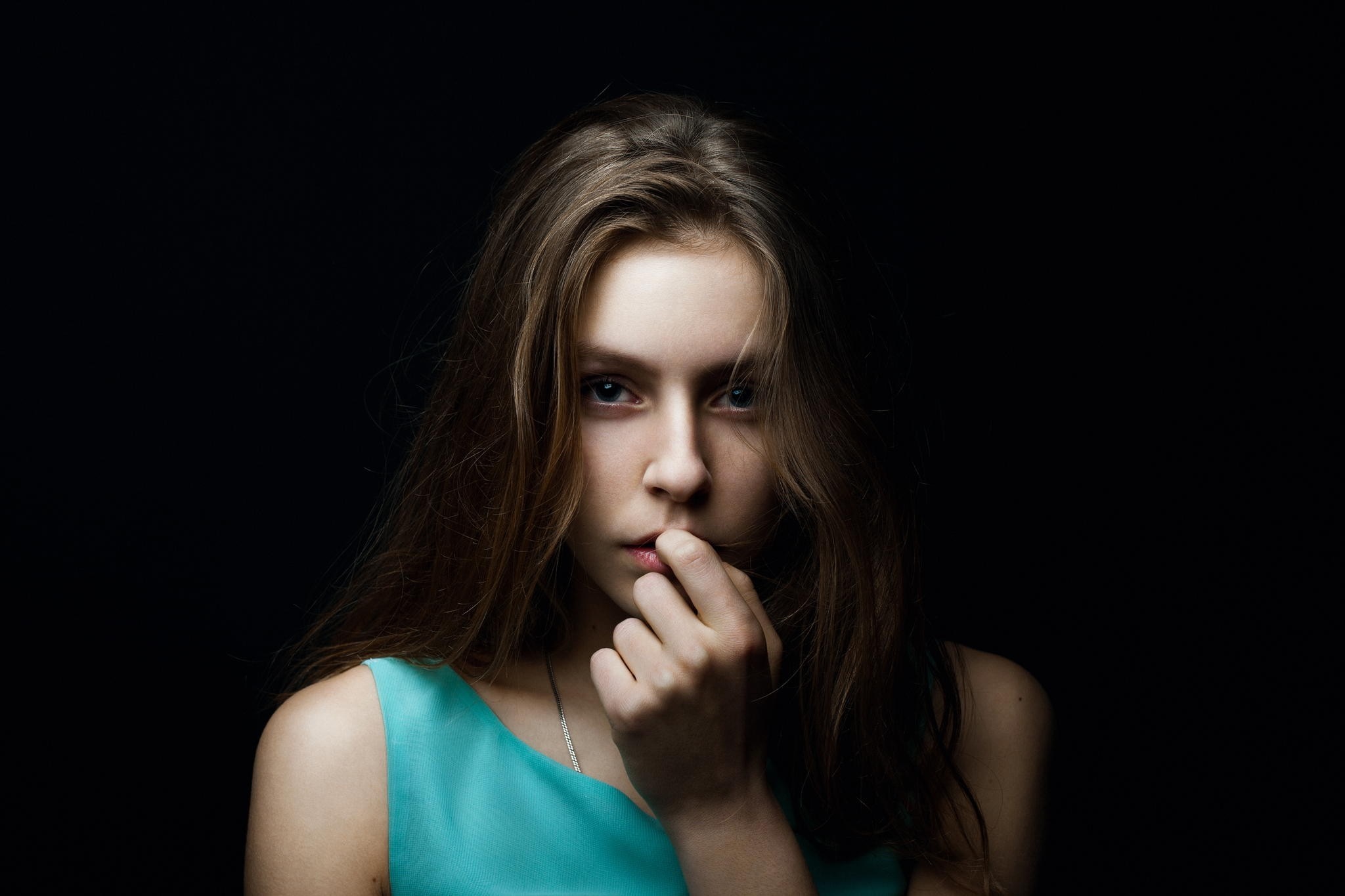Woman with long brown hair in a teal dress HD Wallpaper
