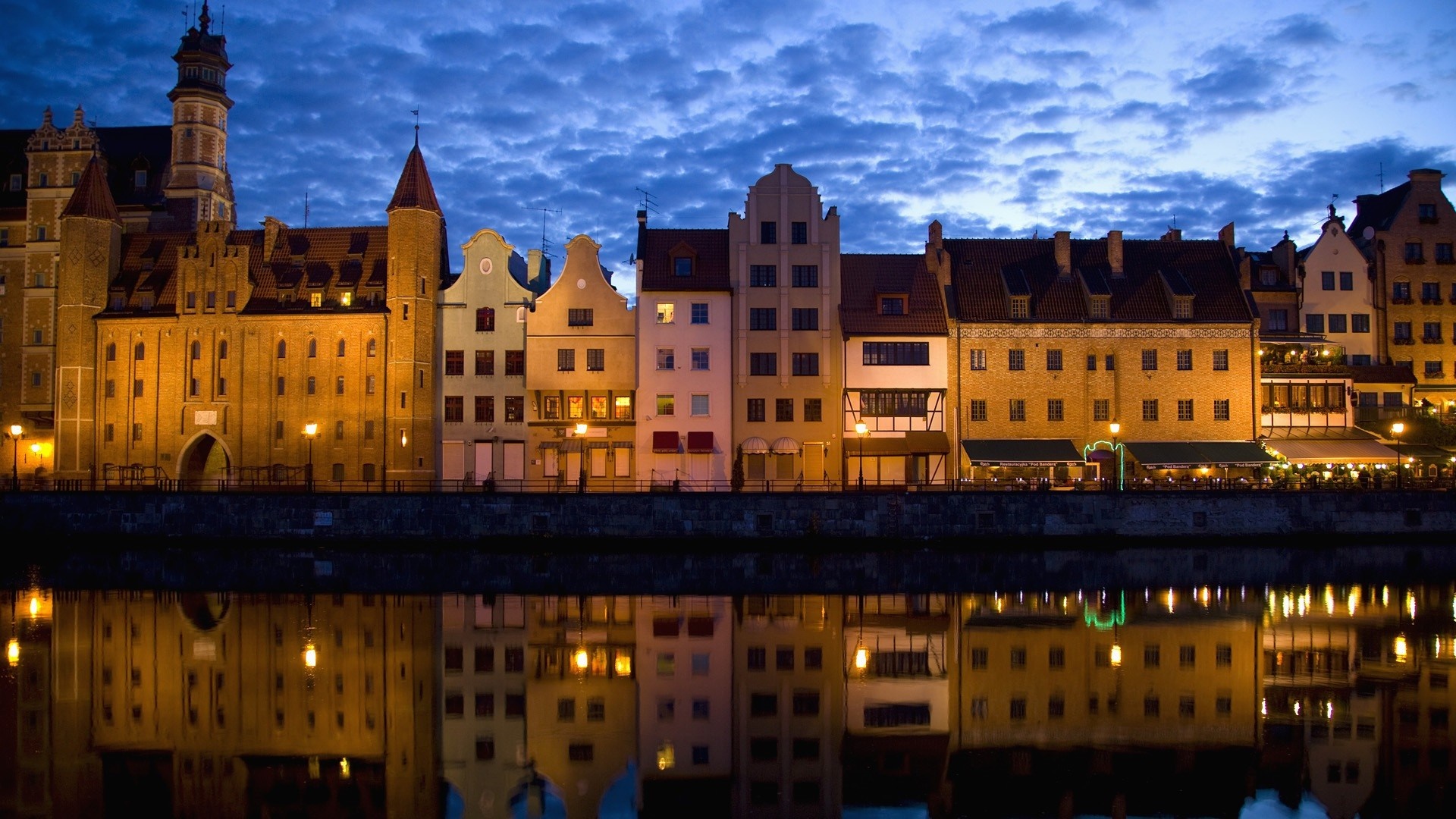 Gdańsk waterfront buildings at dusk with reflections HD Wallpaper