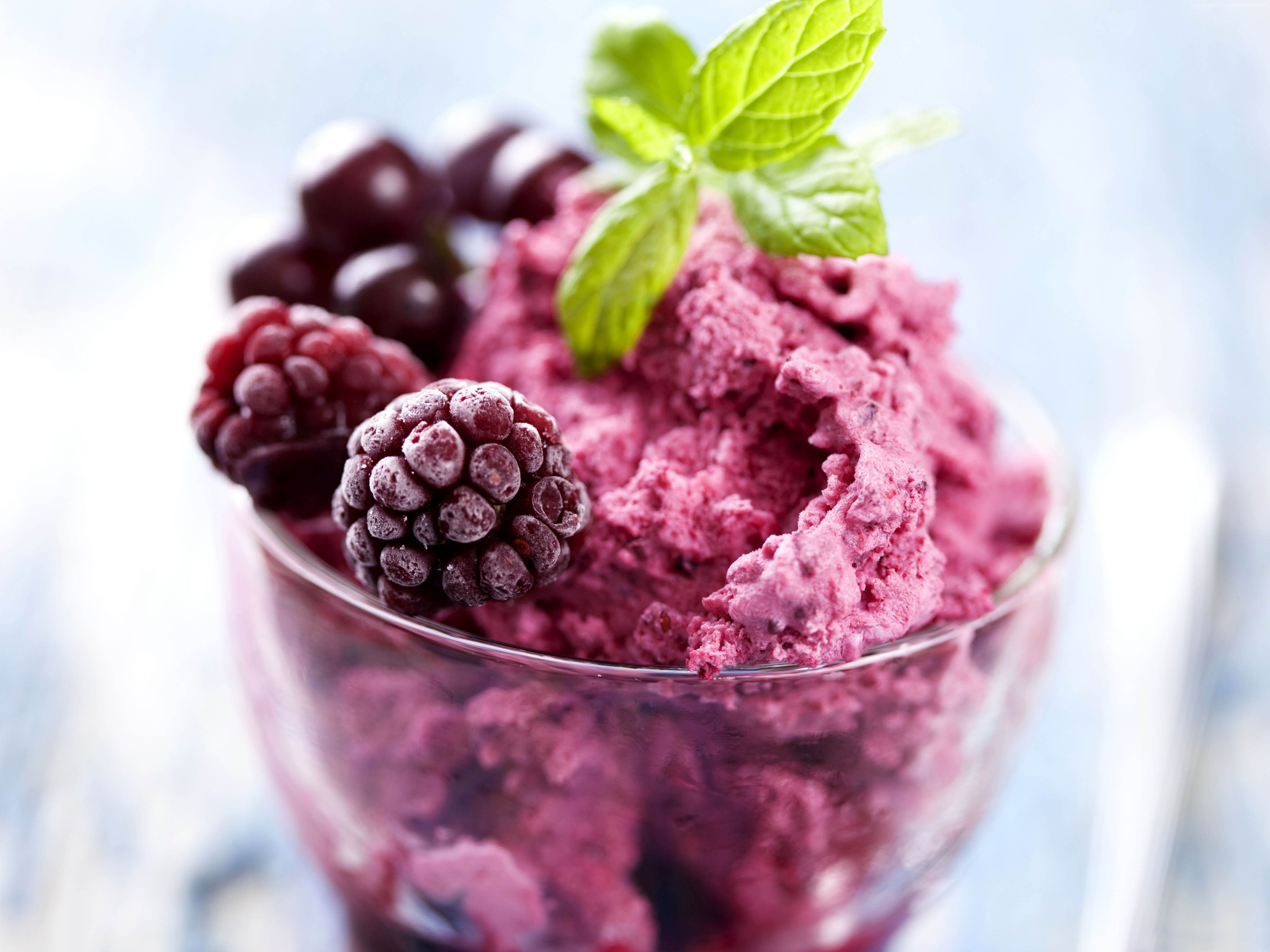 Berry ice cream with mint and berries HD Wallpaper
