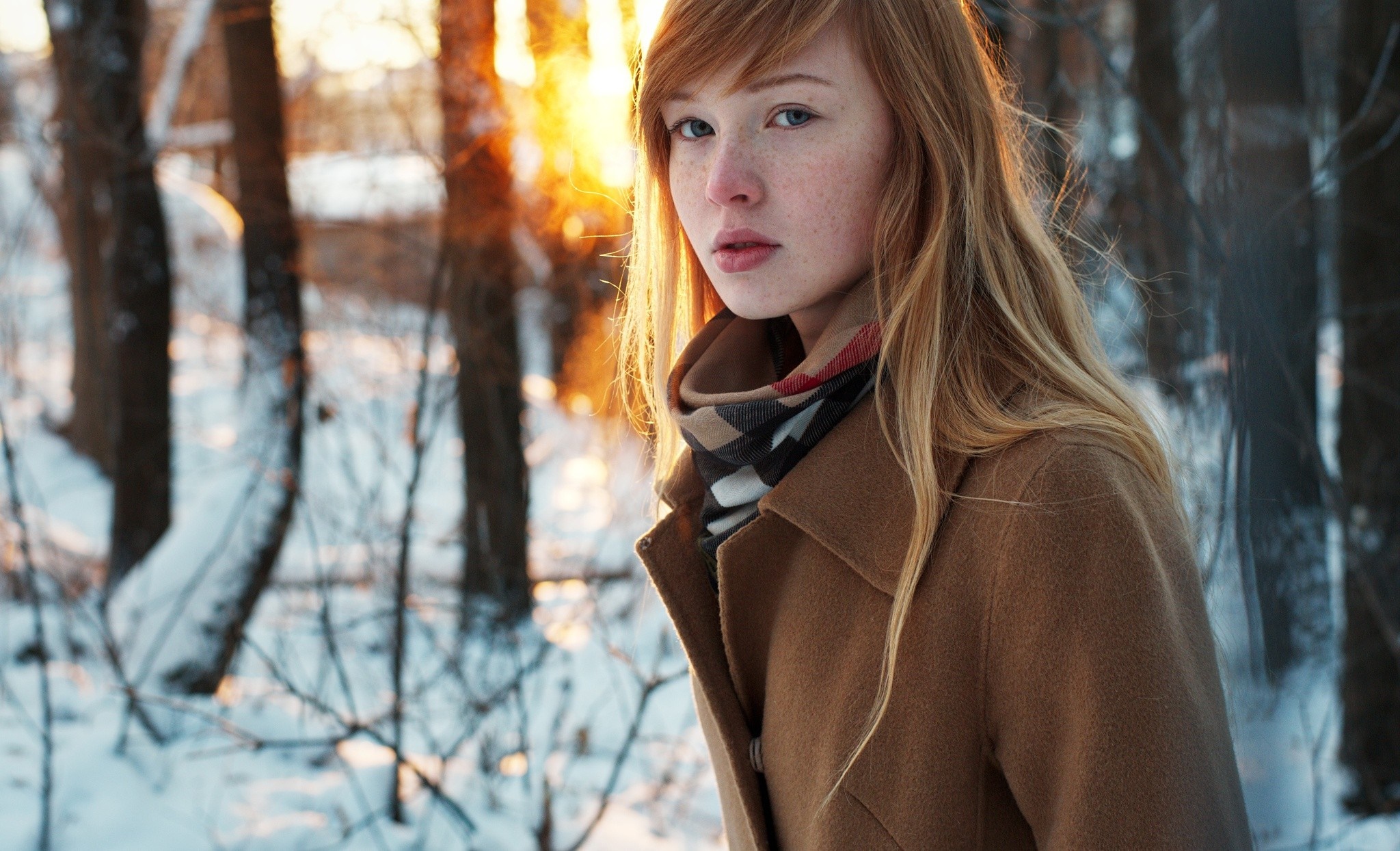 Young woman with freckles in a winter forest HD Wallpaper