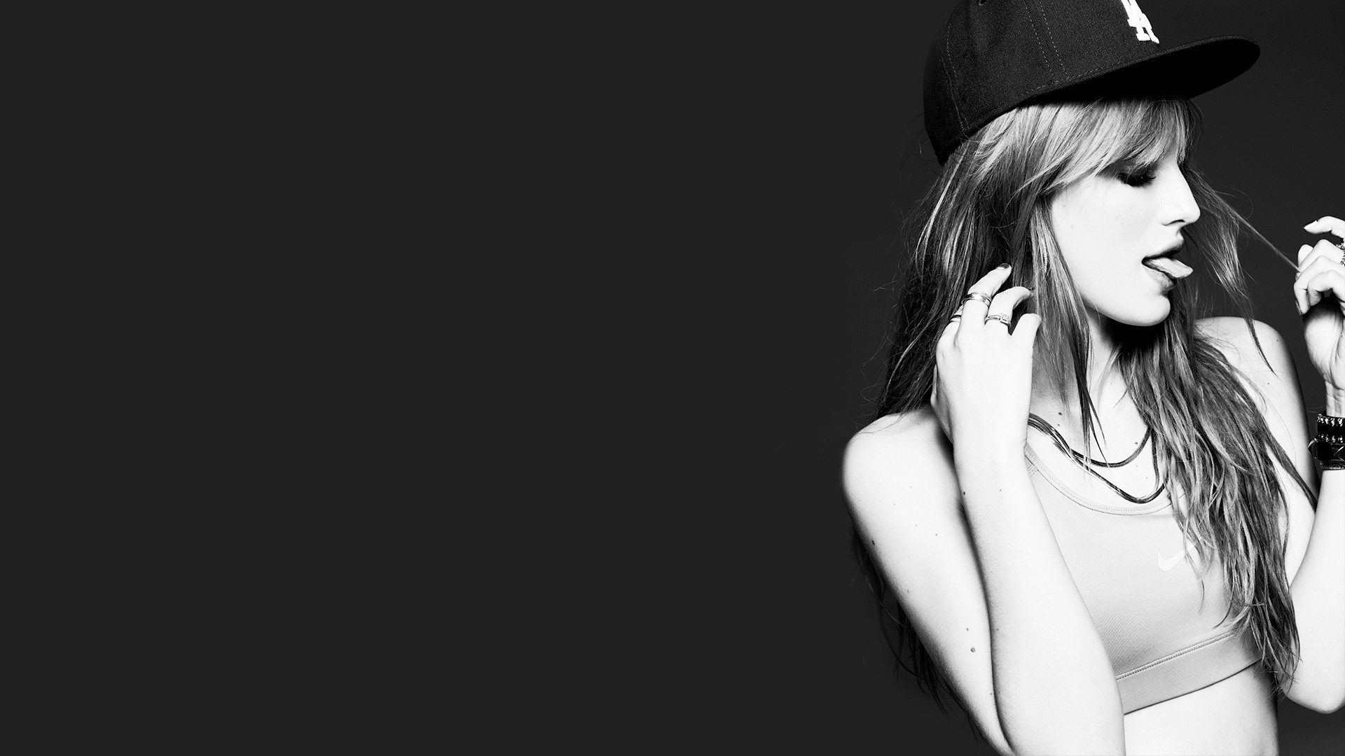 Bella Thorne wearing a baseball cap and sports bra HD Wallpaper