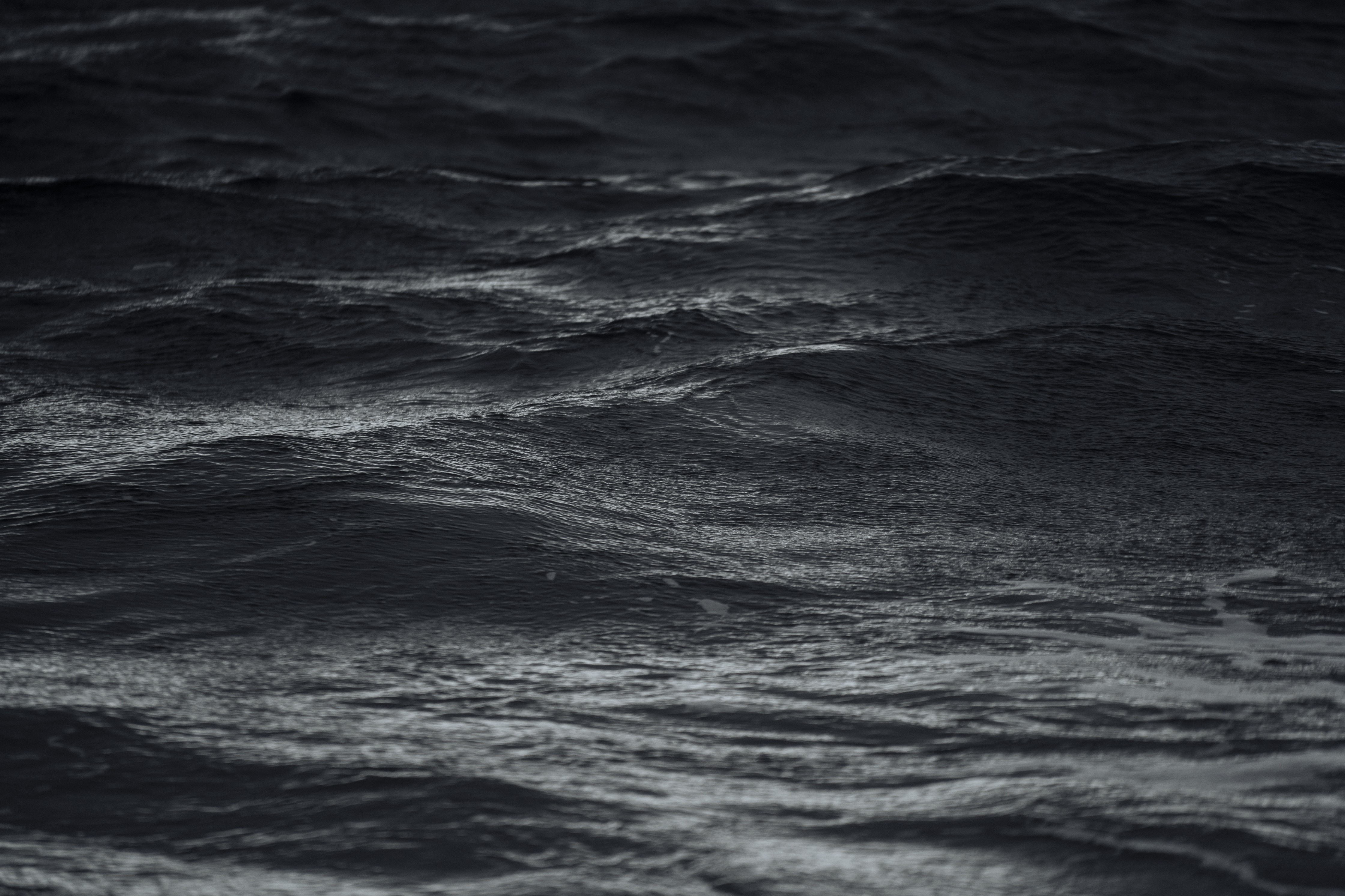 Dark ocean waves with white foam HD Wallpaper