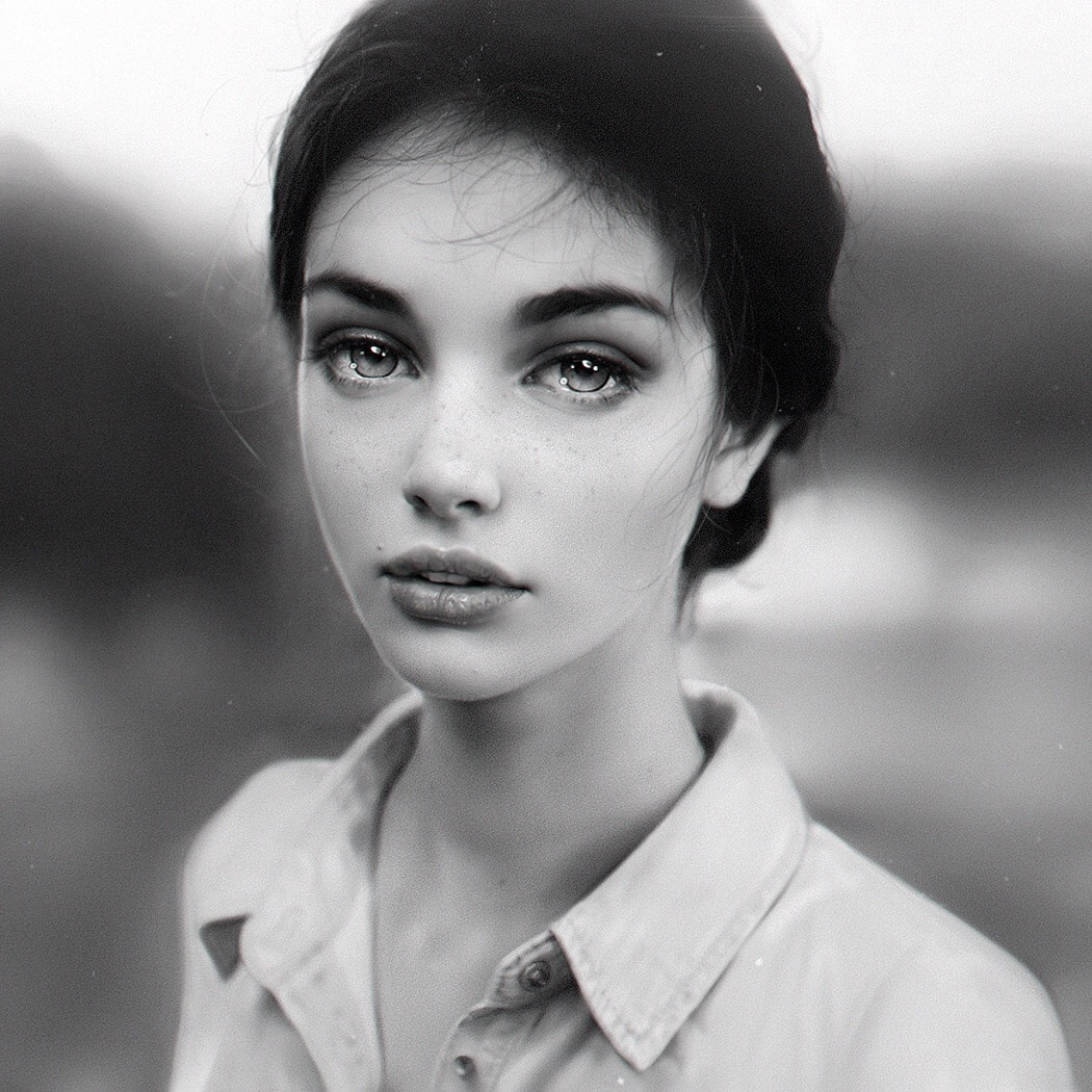 Portrait of a young woman with freckles HD Wallpaper