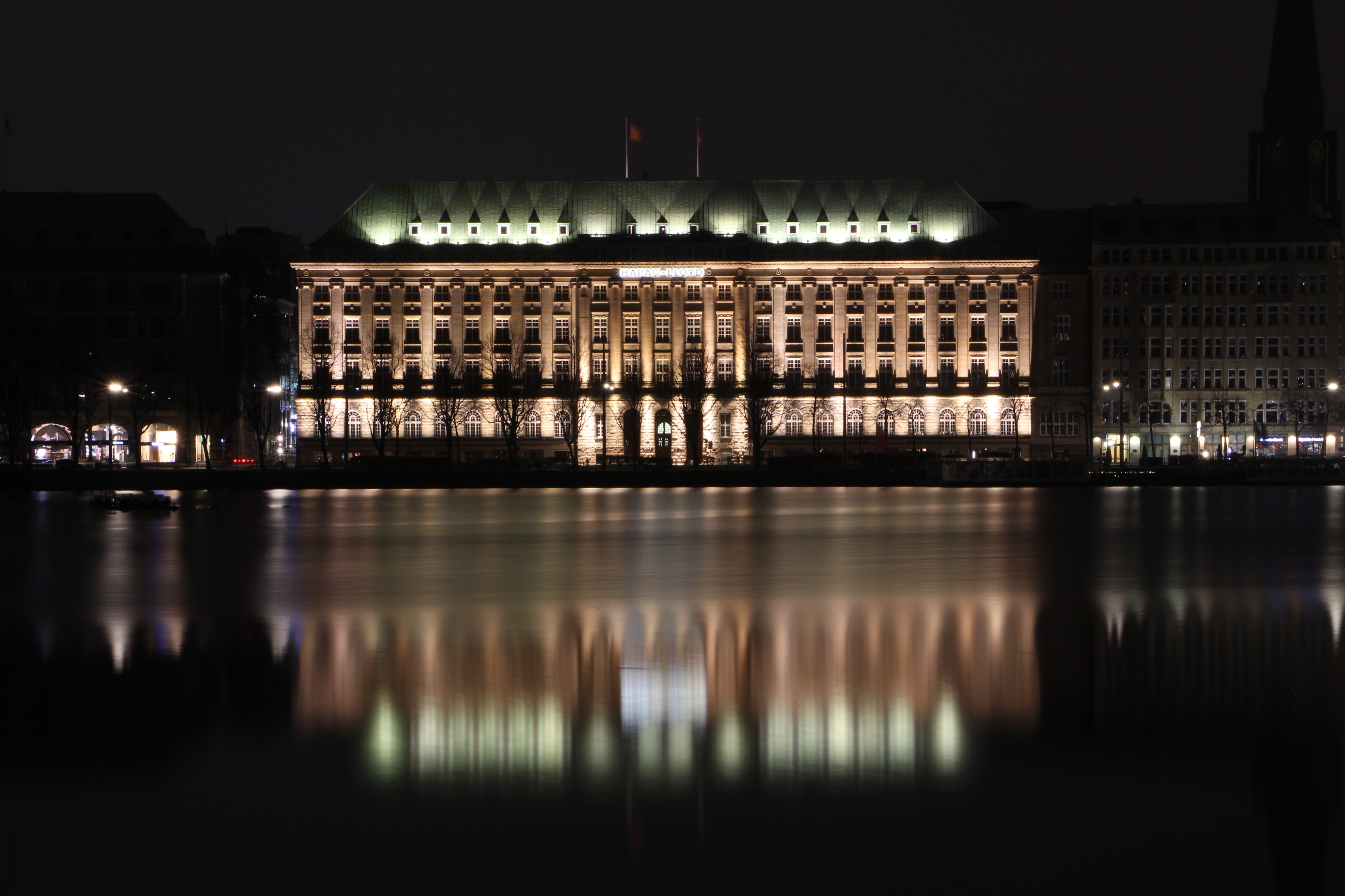 Hotel Atlantic Kempinski Hamburg at night with reflection HD Wallpaper
