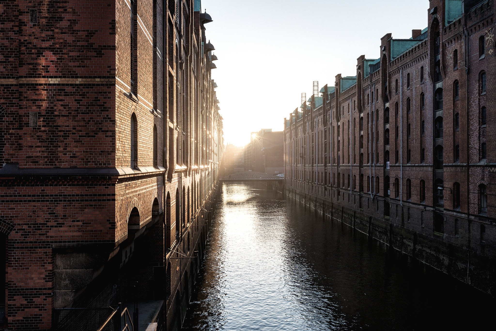 Speicherstadt Hamburg canal at sunrise HD Wallpaper