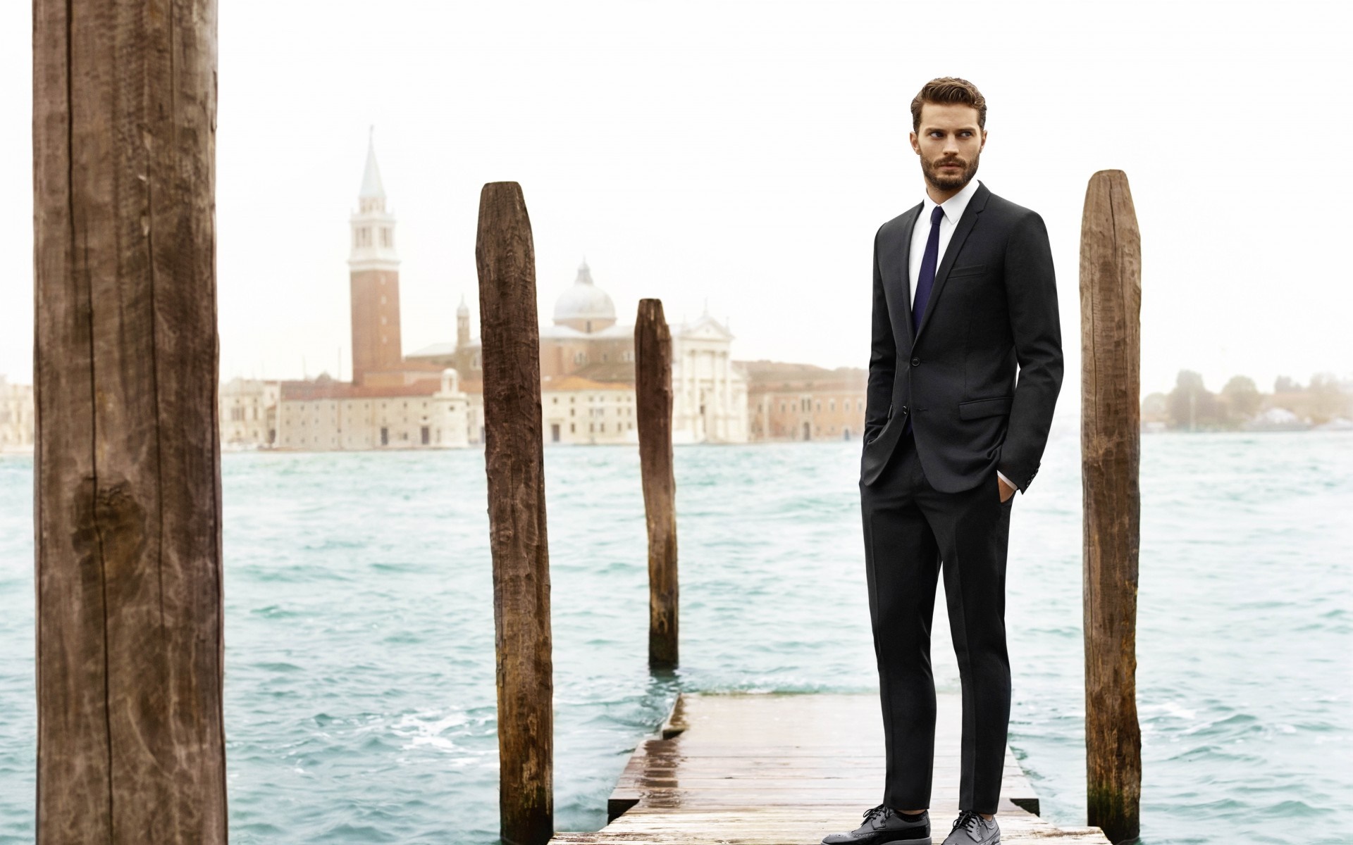 Jamie Dornan in a suit in Venice HD Wallpaper