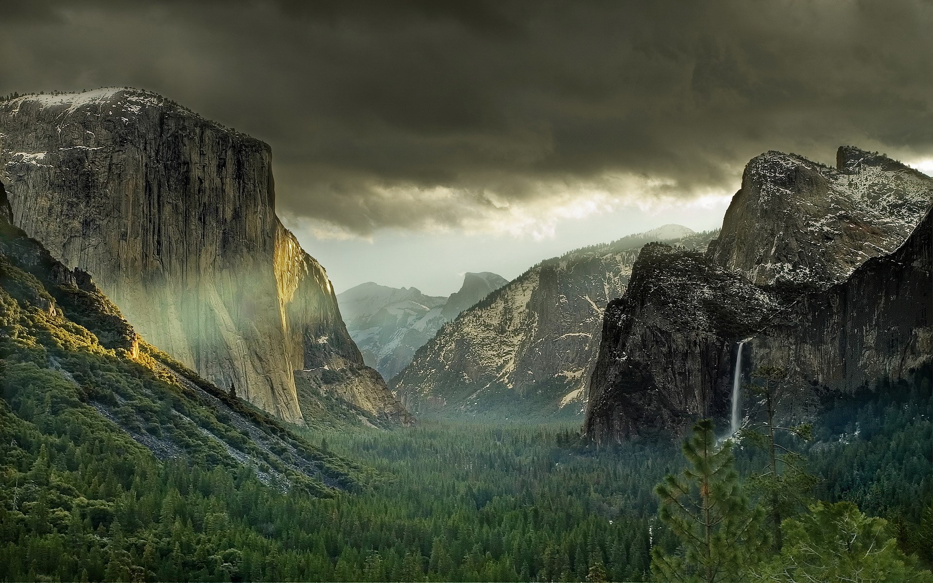 Yosemite Valley with El Capitan and Bridalveil Fall HD Wallpaper