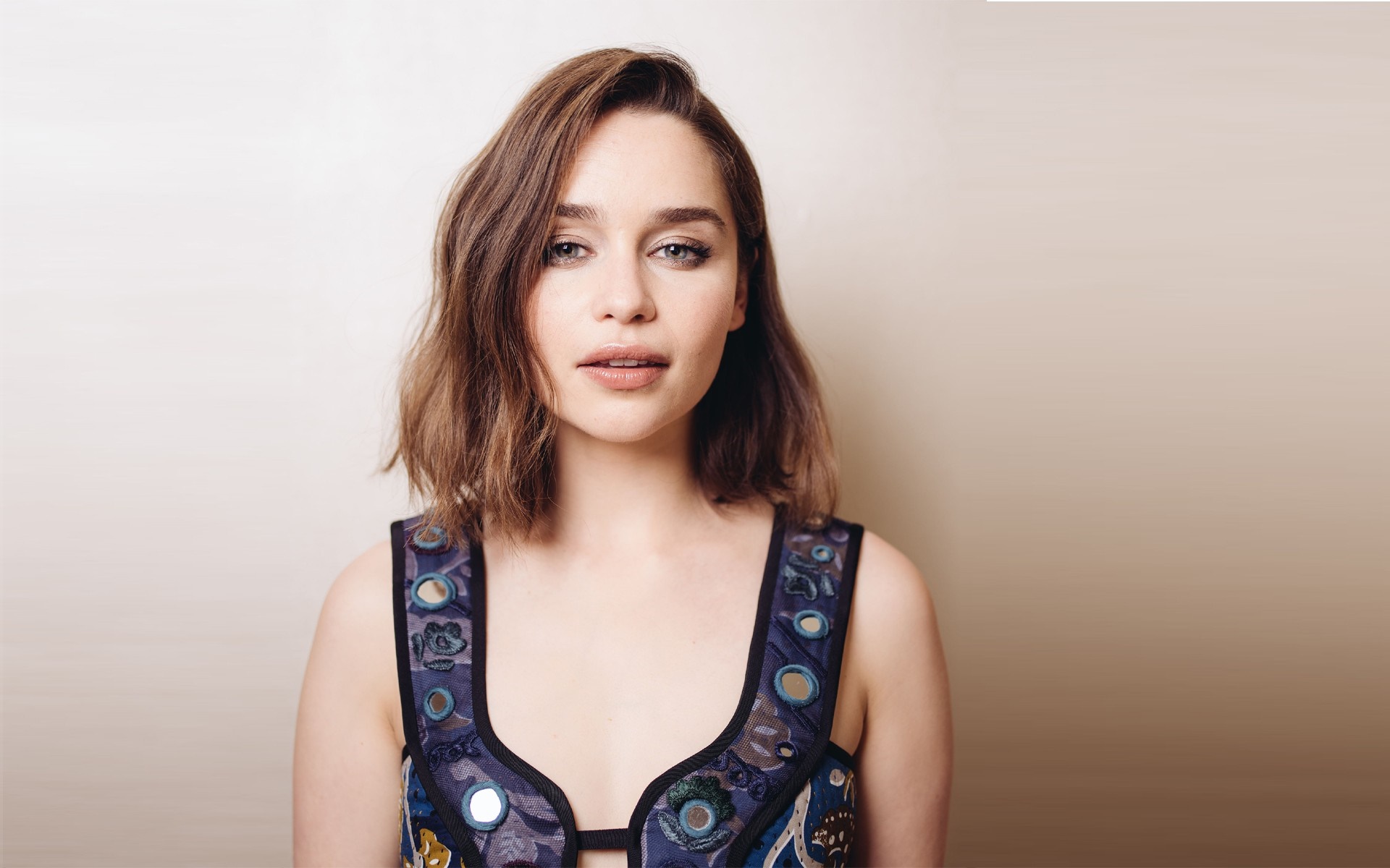 Emilia Clarke portrait HD Wallpaper