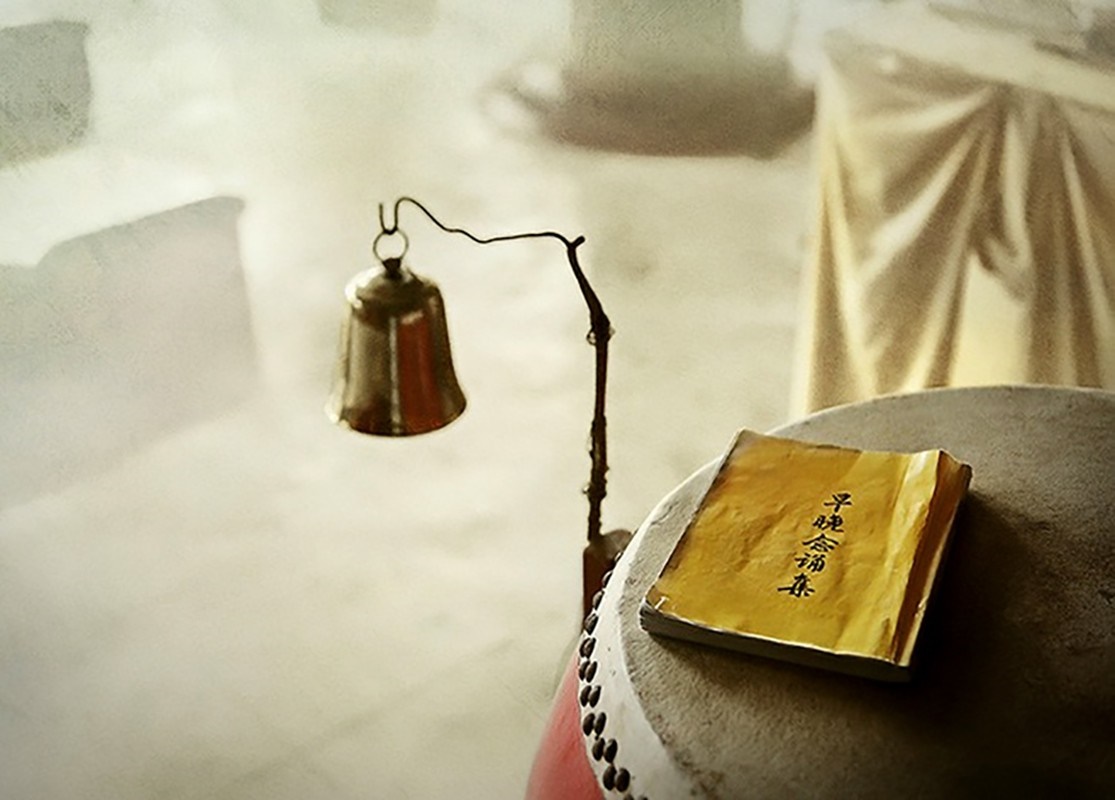 Bell and book on a drum HD Wallpaper