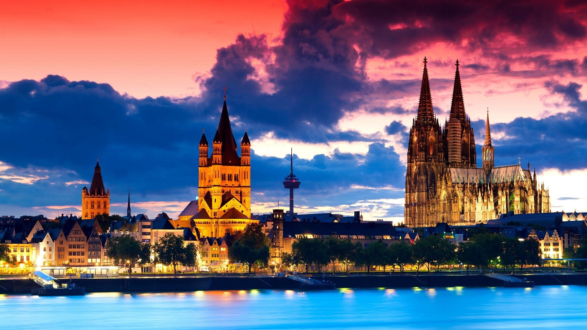 Cologne Cathedral and cityscape at sunset over the Rhine HD Wallpaper