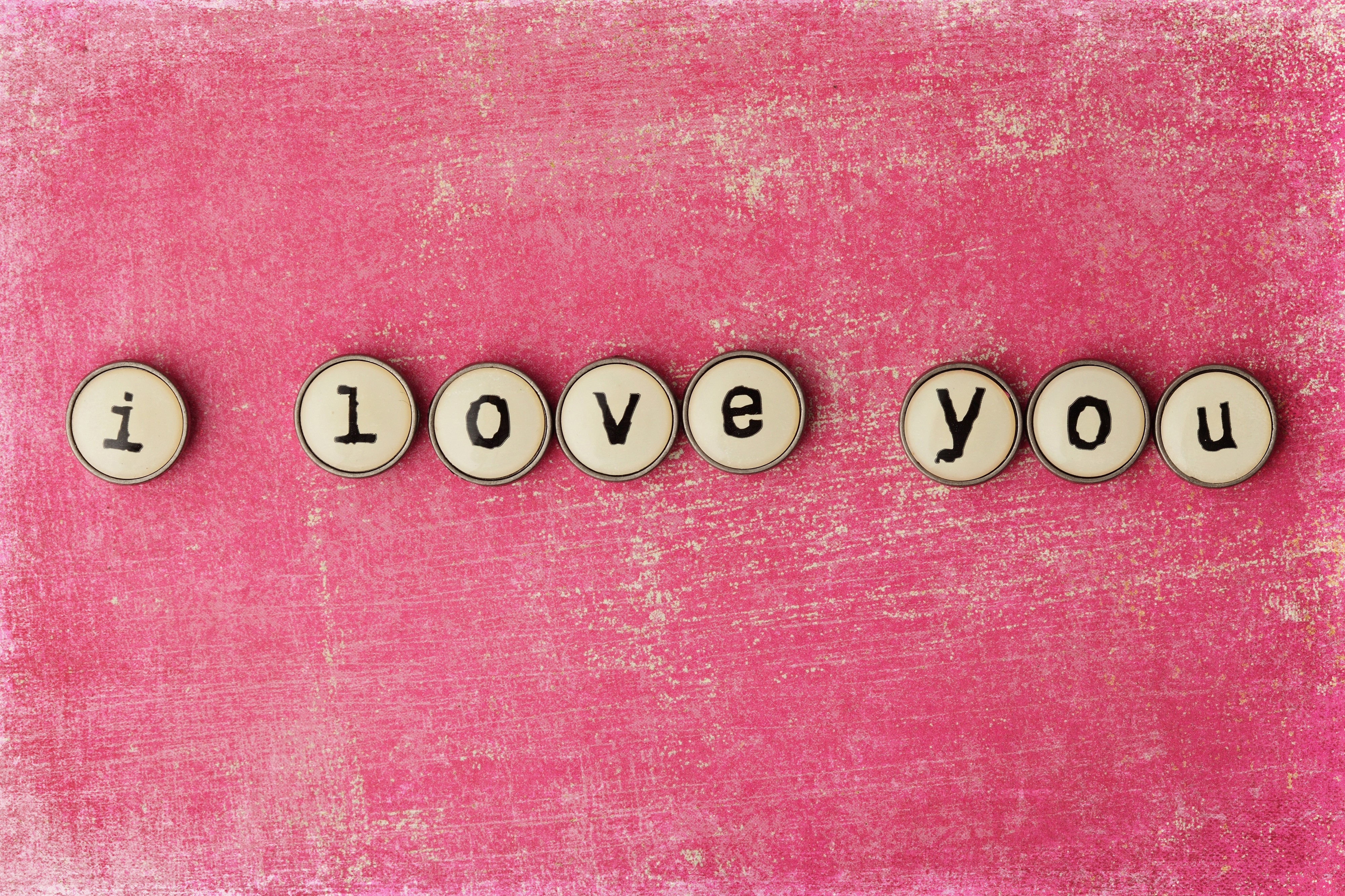 I love you text on pink background HD Wallpaper