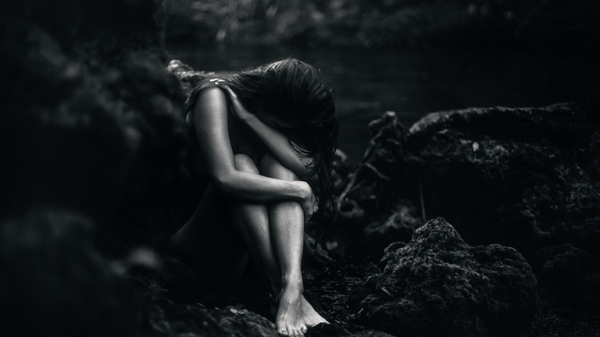 Woman sitting in darkness HD Wallpaper