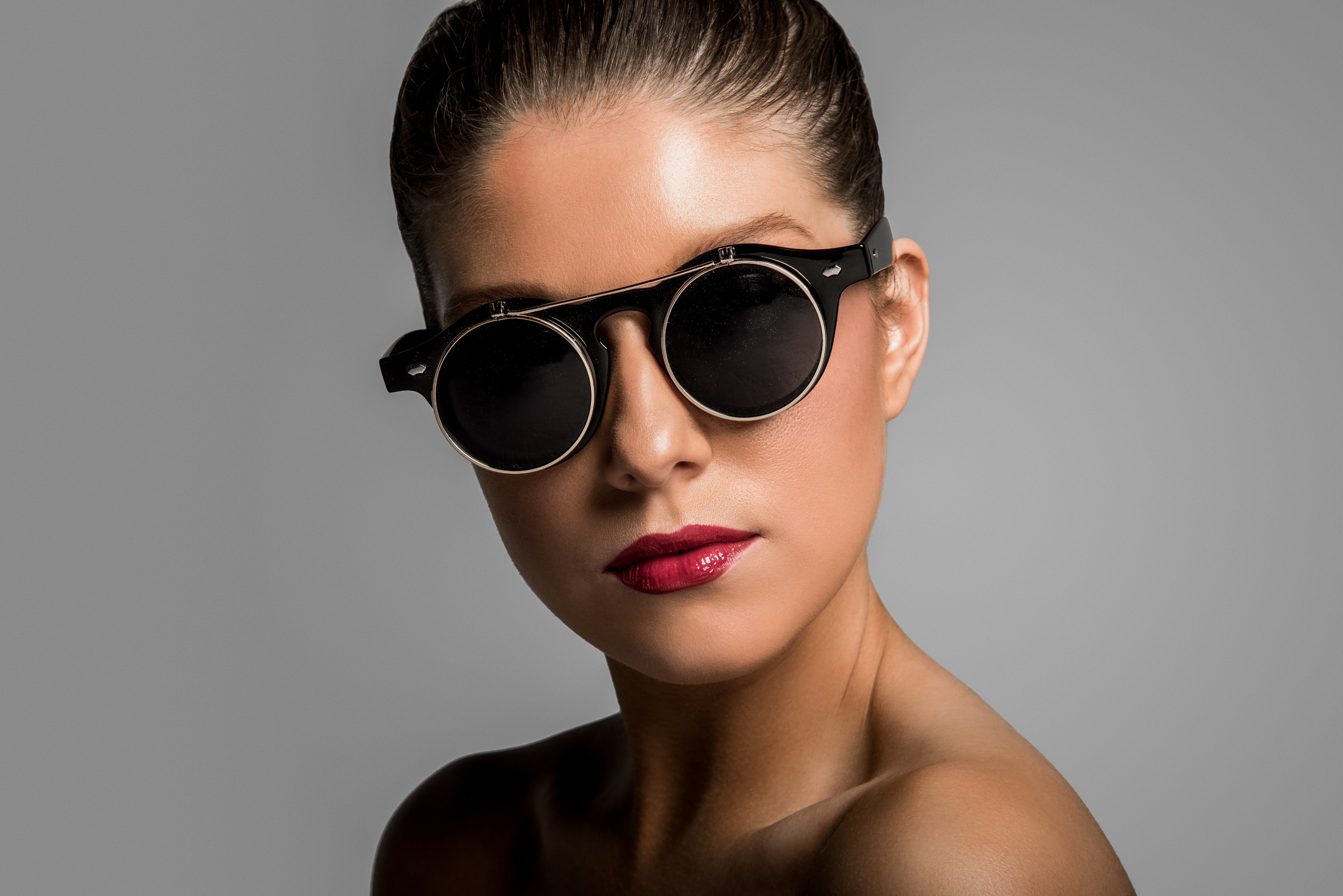 Woman wearing round flip-up sunglasses HD Wallpaper