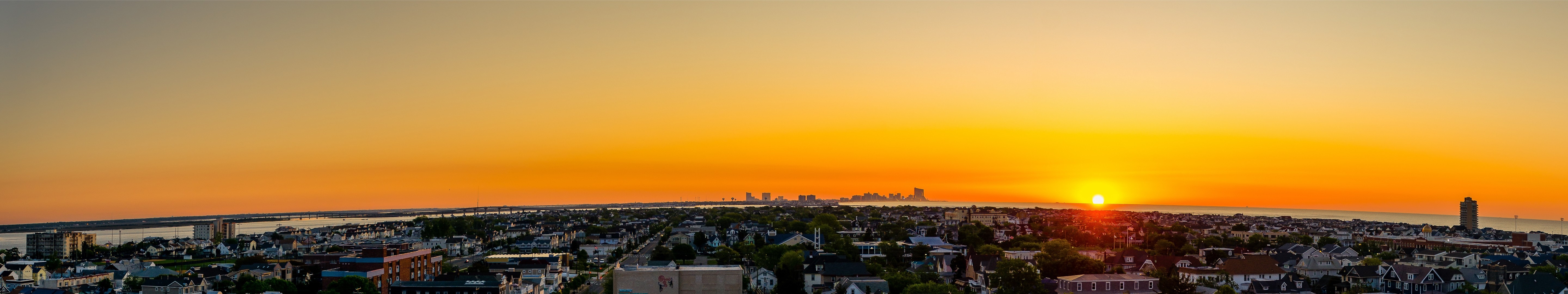 Panoramic sunset over Atlantic City skyline HD Wallpaper