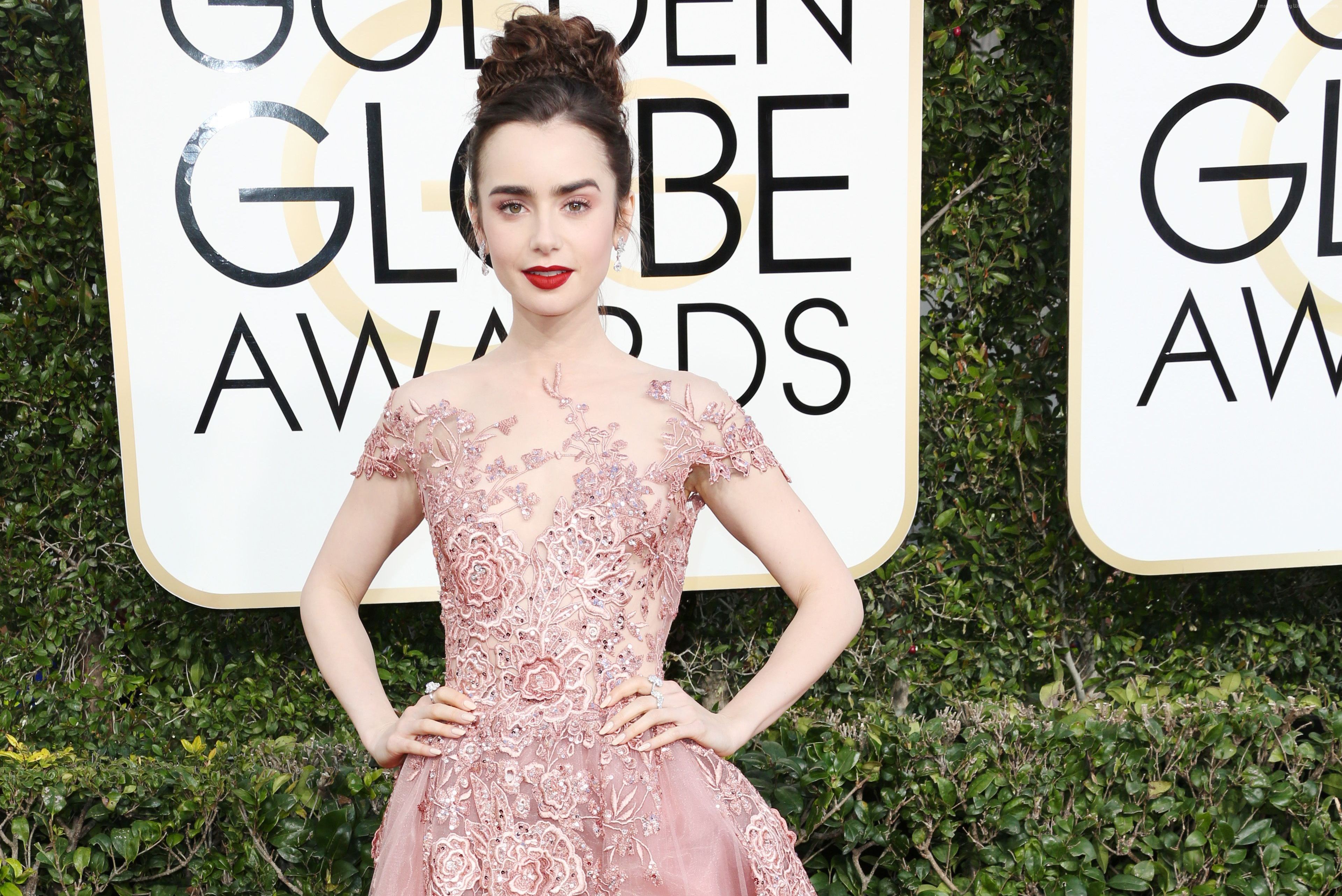 Lily Collins at the Golden Globe Awards HD Wallpaper