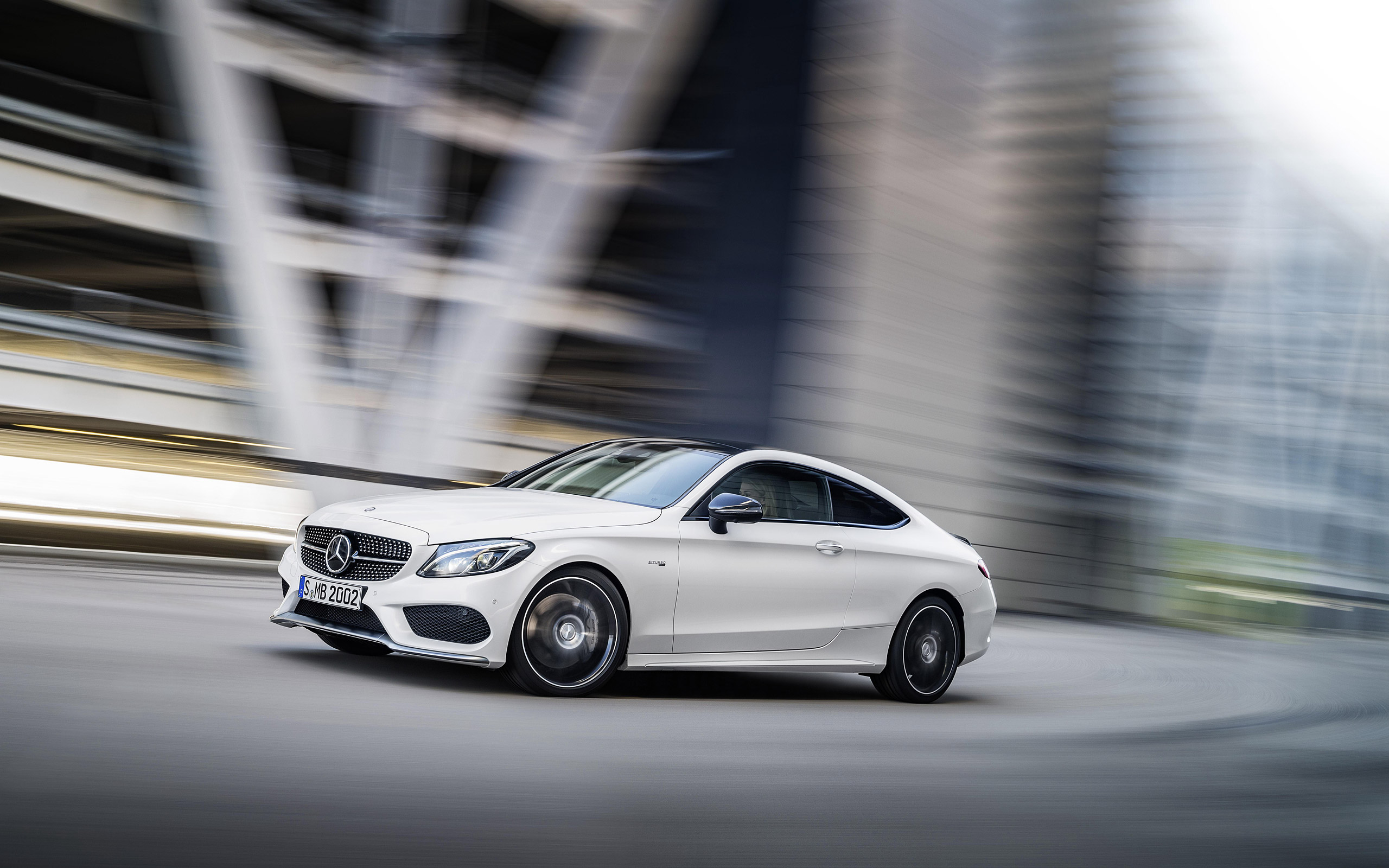 White Mercedes-Benz C43 AMG Coupe in motion HD Wallpaper