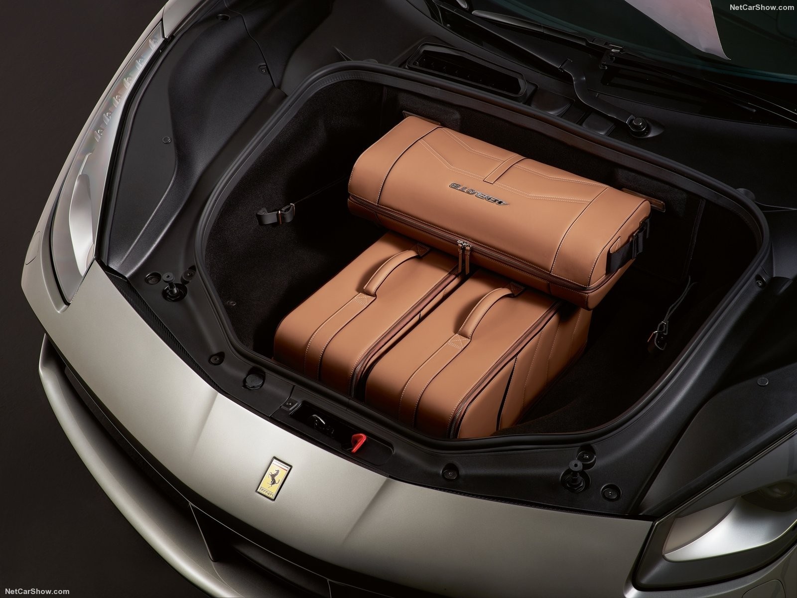 Ferrari 488 GTB luggage in trunk HD Wallpaper
