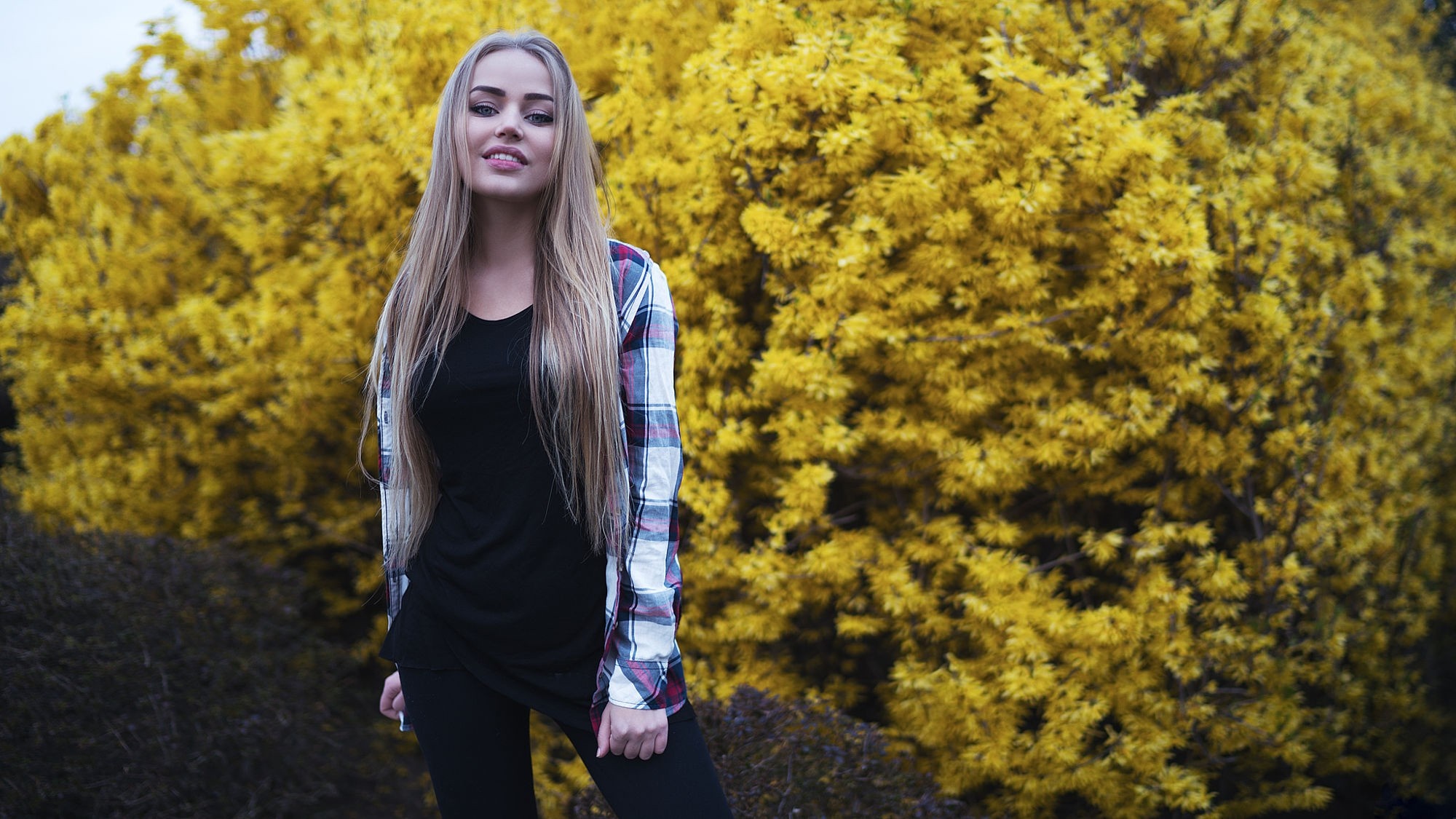 Woman in plaid shirt and black top outdoors HD Wallpaper