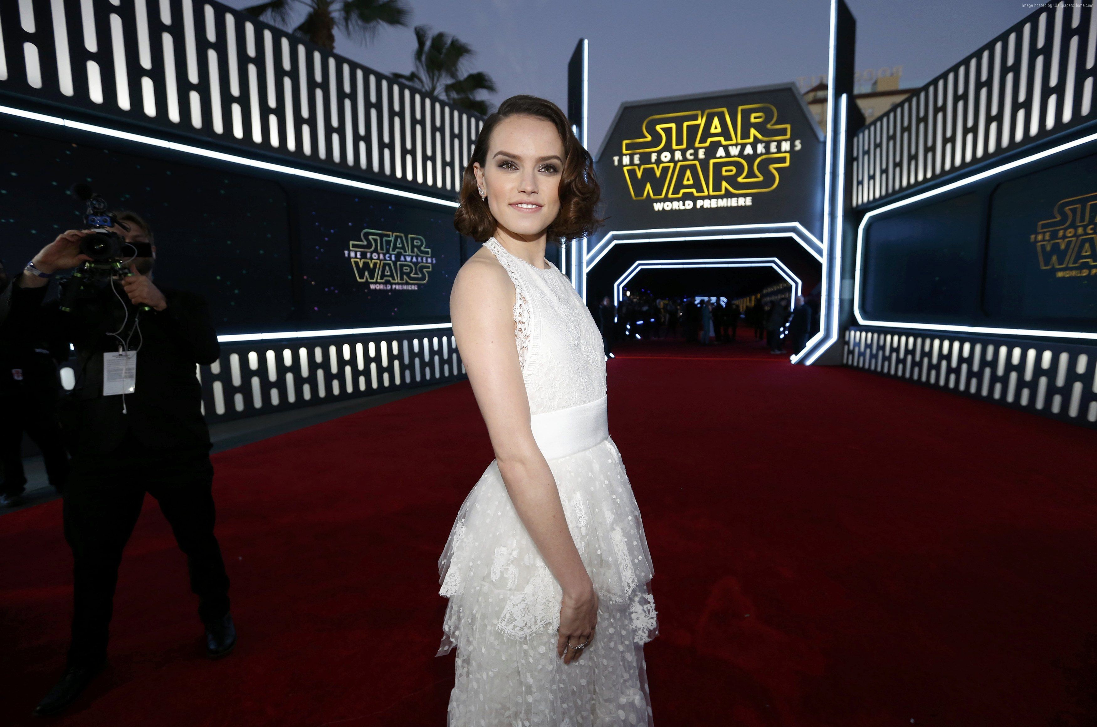 Daisy Ridley at Star Wars: The Force Awakens World Premiere HD Wallpaper