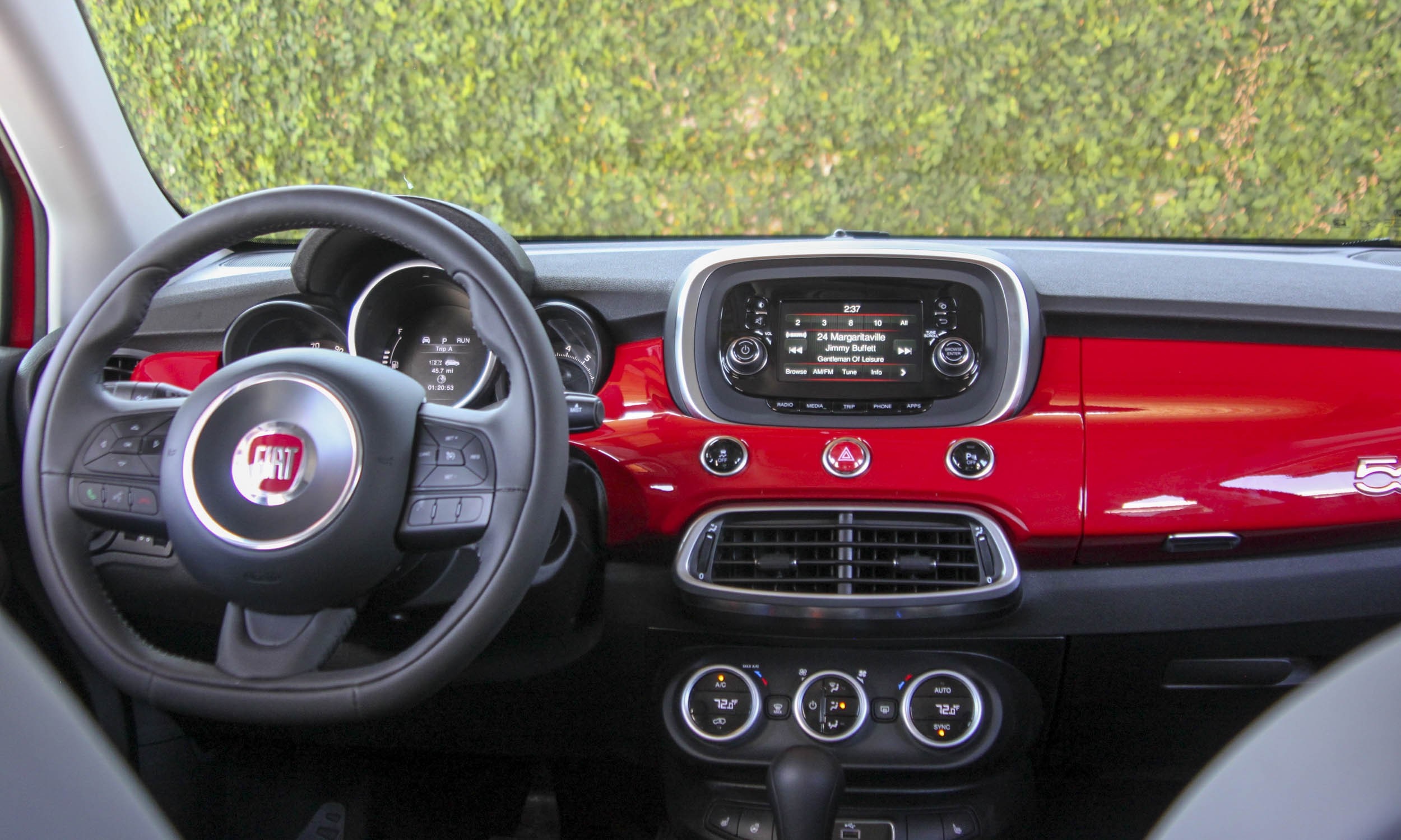 Fiat 500 dashboard and steering wheel HD Wallpaper