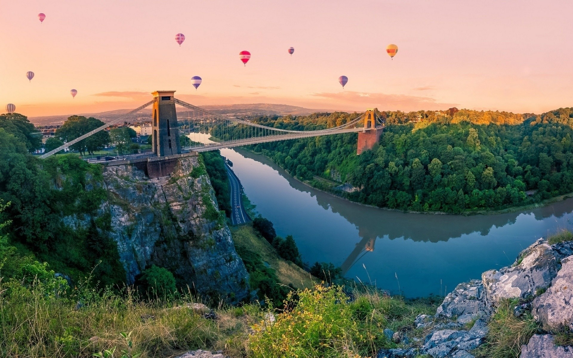 Hot air balloons over Clifton Suspension Bridge and Avon Gorge HD Wallpaper