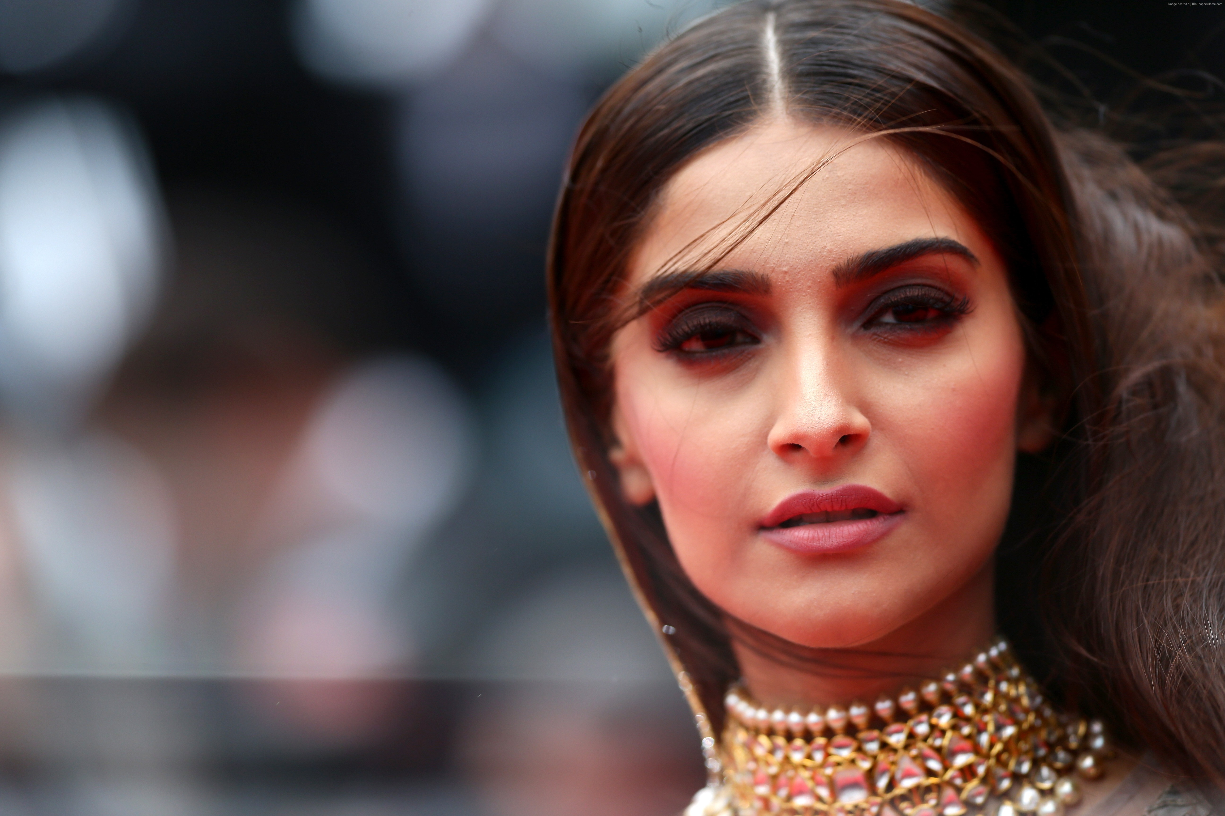 Sonam Kapoor HD Wallpaper
