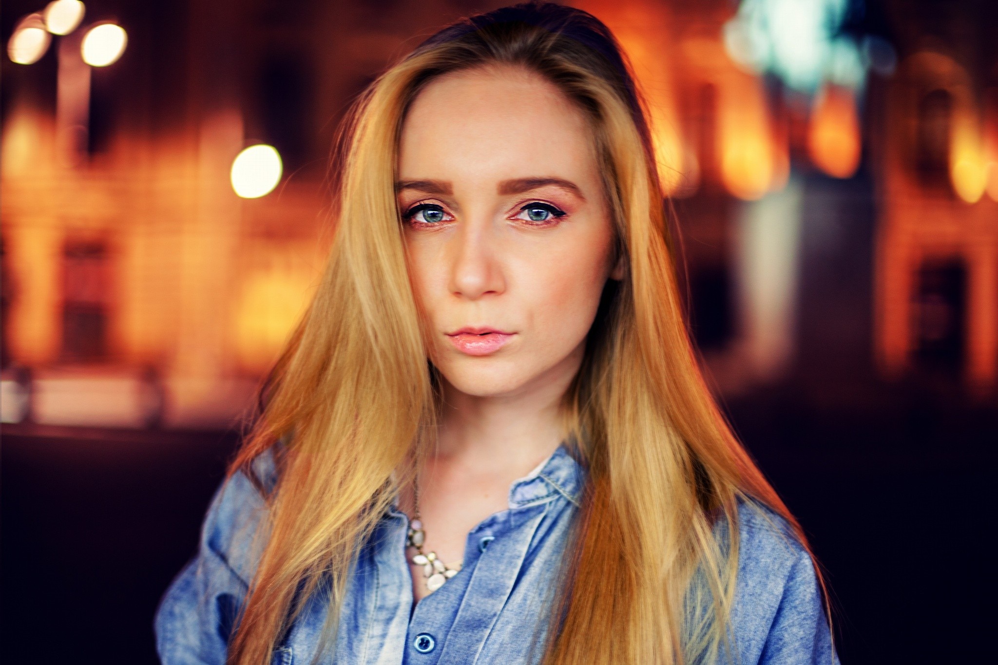 Woman with long blonde hair and blue eyes HD Wallpaper