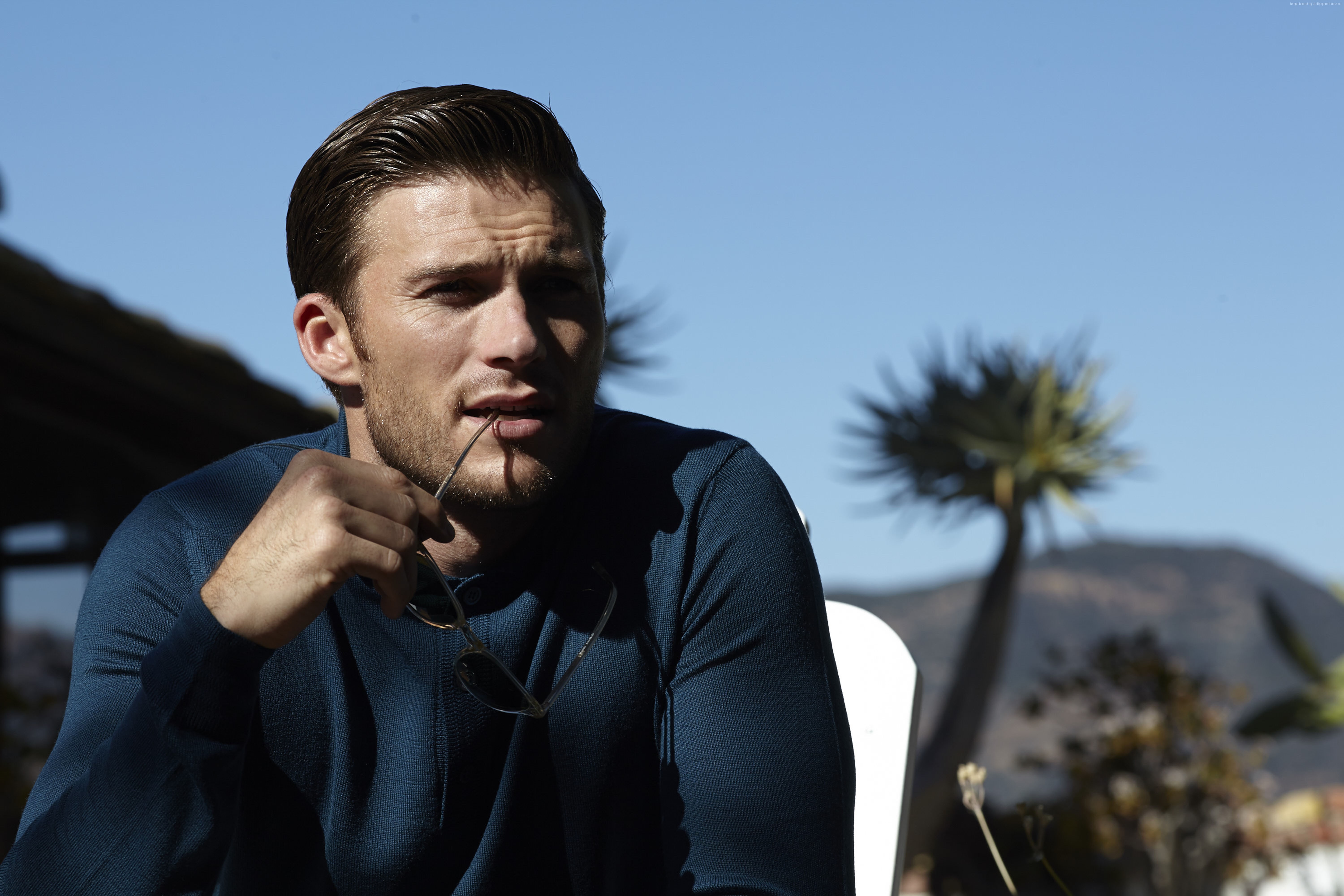 Scott Eastwood holding sunglasses HD Wallpaper