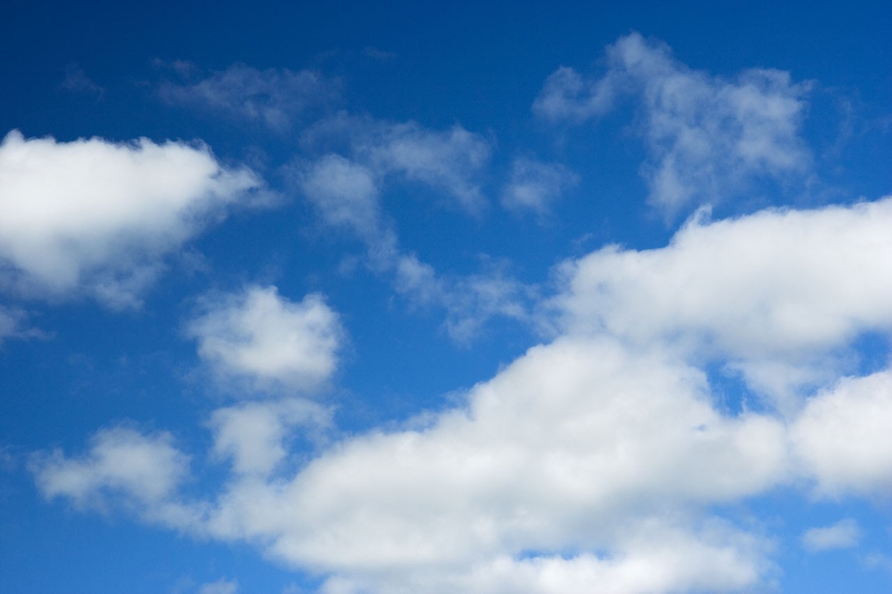 White cumulus clouds in a bright blue sky HD Wallpaper