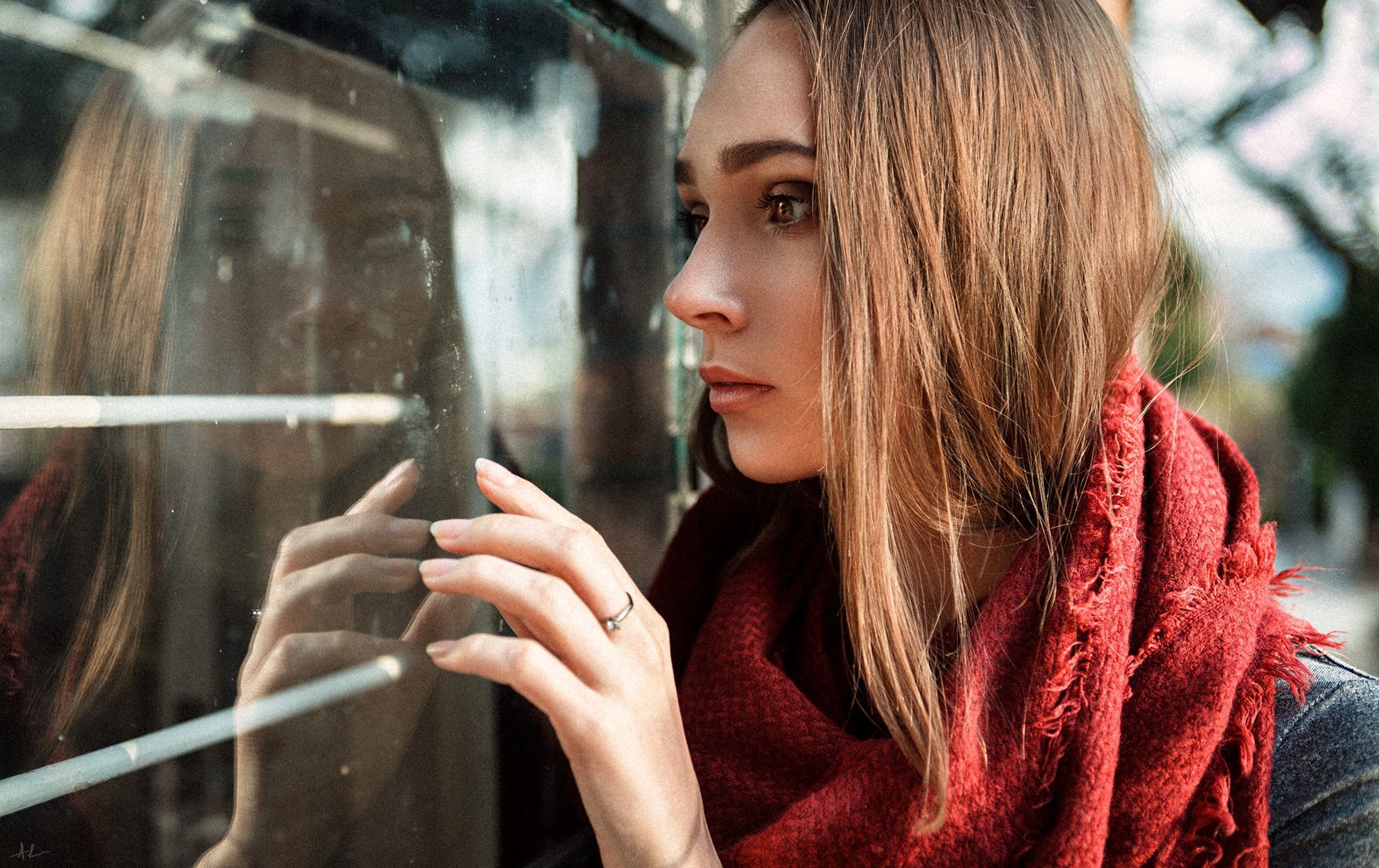 Woman in red scarf looking at reflection HD Wallpaper