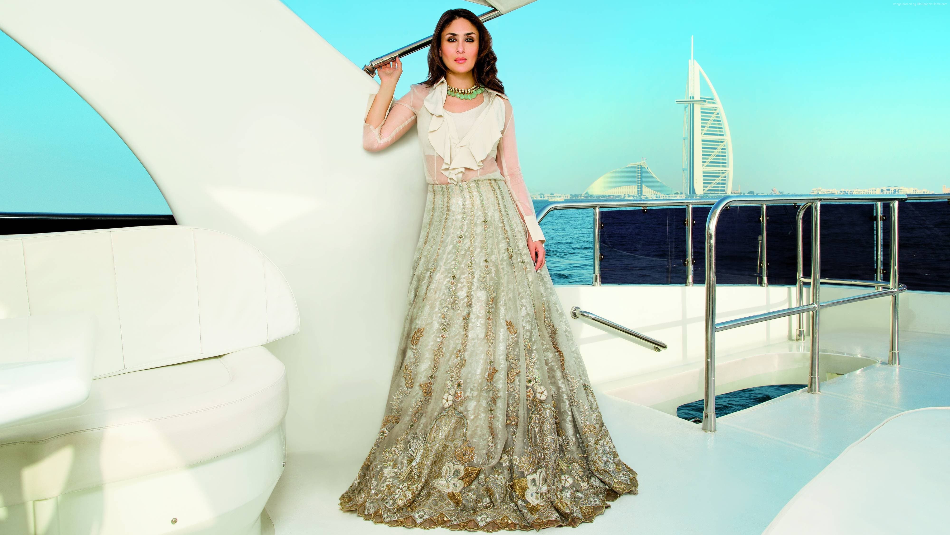 Kareena Kapoor on a Yacht in Dubai HD Wallpaper
