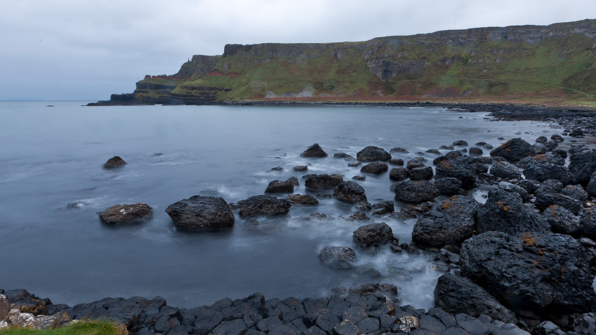 Giants Causeway Coastline with Basalt Rocks and Ocean HD Wallpaper