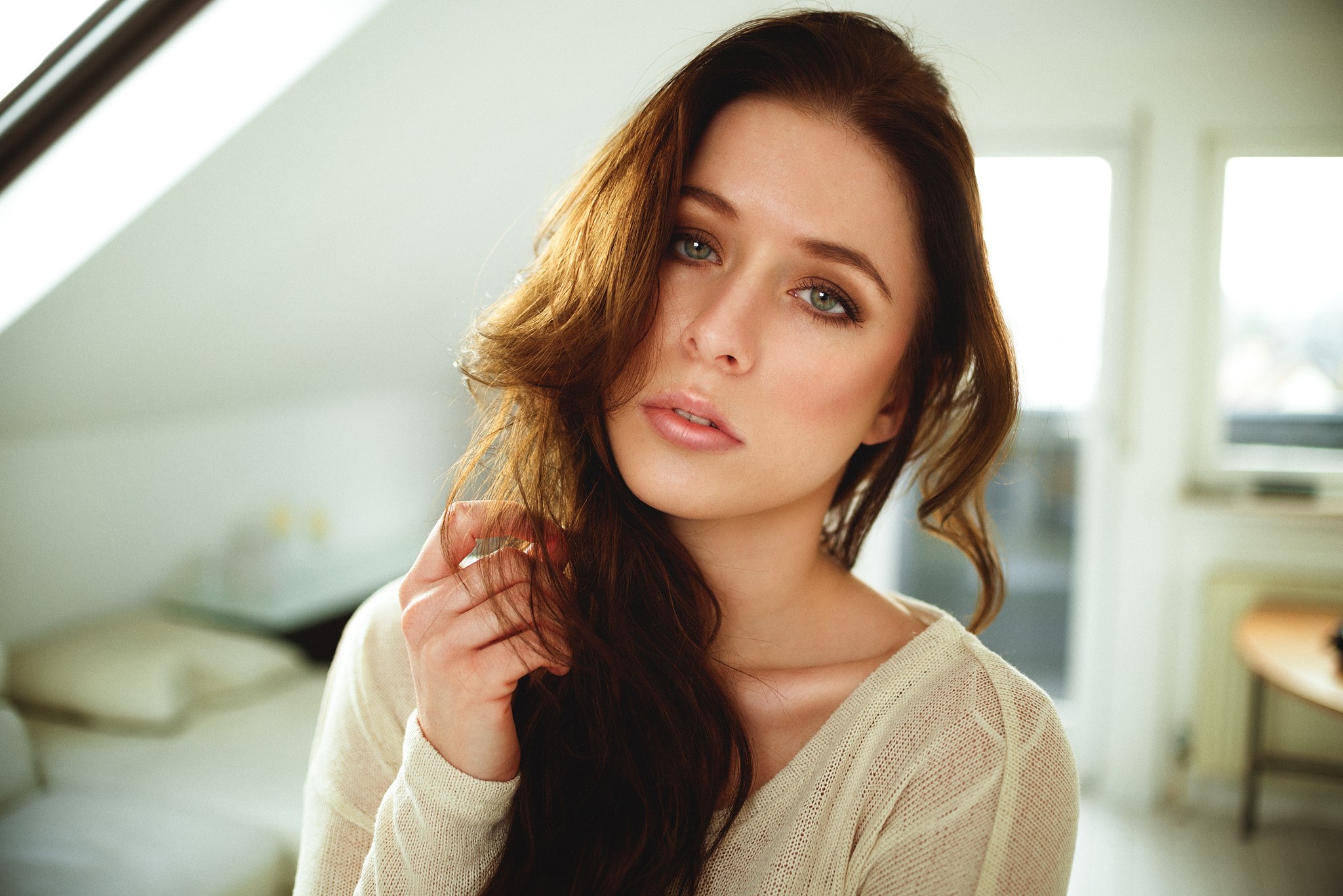 Woman with long brown hair and blue eyes HD Wallpaper