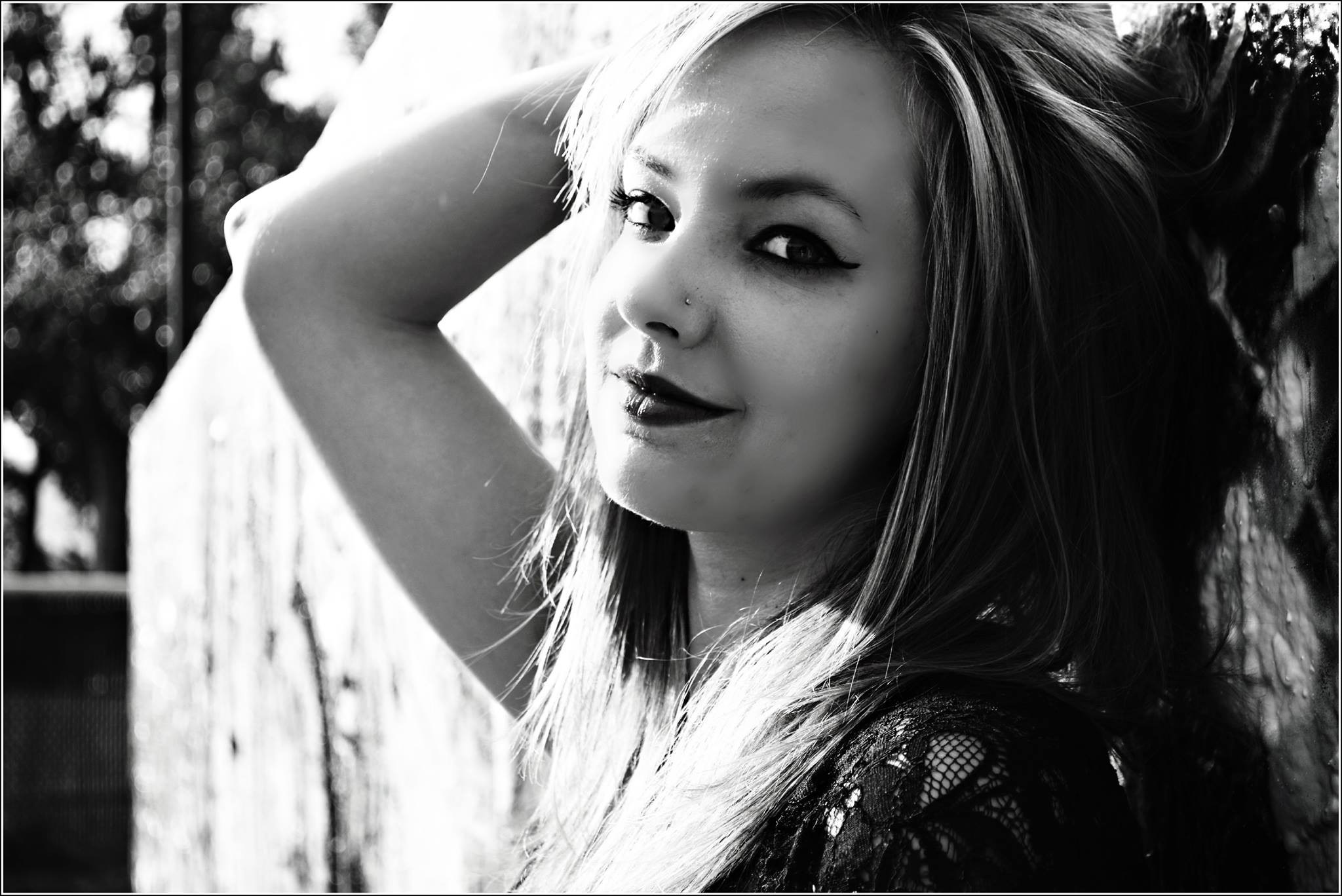 Monochrome portrait of a young woman with long hair HD Wallpaper