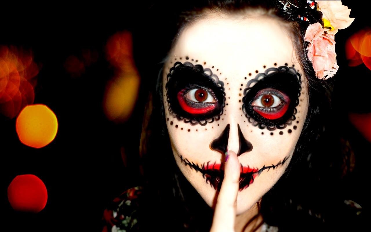 Woman with Sugar Skull makeup and flower crown HD Wallpaper