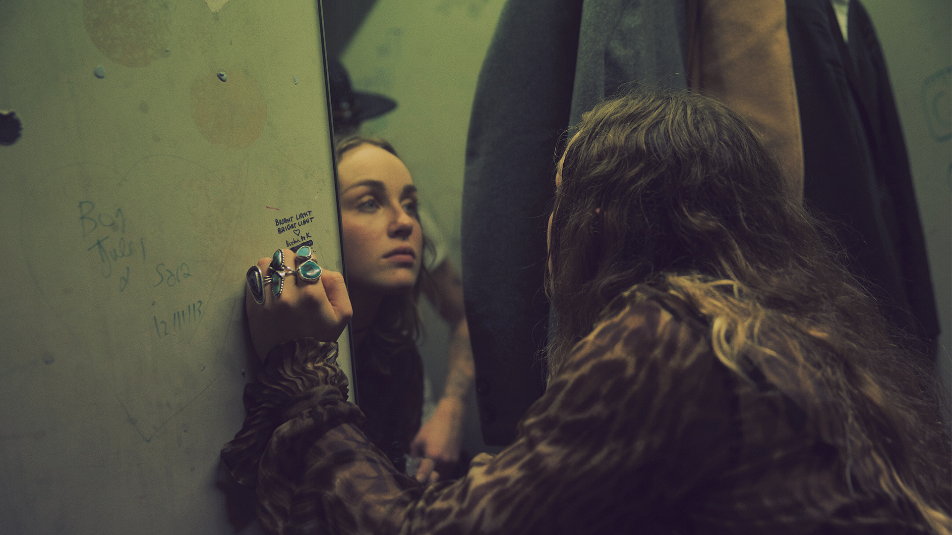 Zella Day looking in a mirror HD Wallpaper