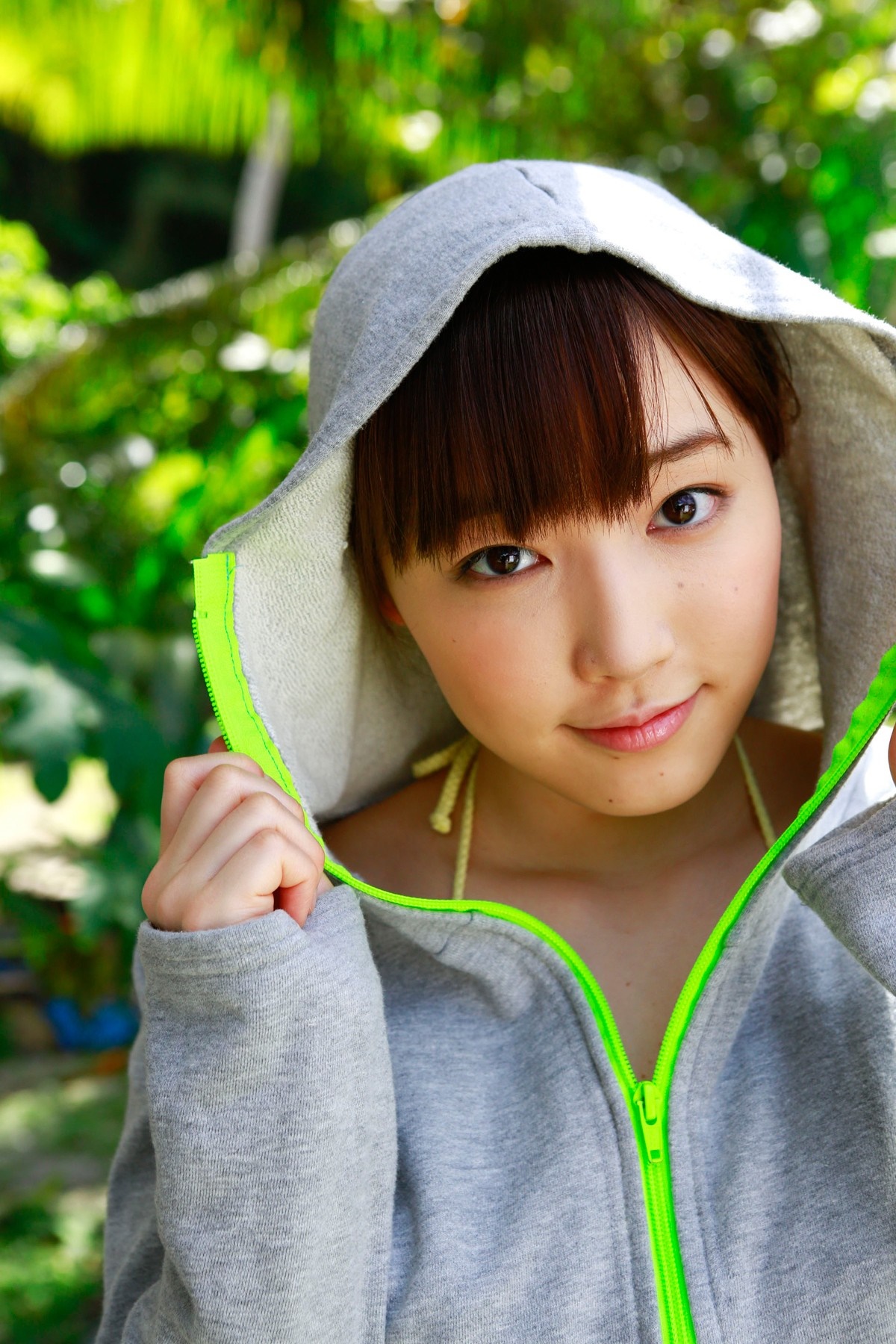 Mizuki Fukumura from Morning Musume wearing a grey hoodie HD Wallpaper