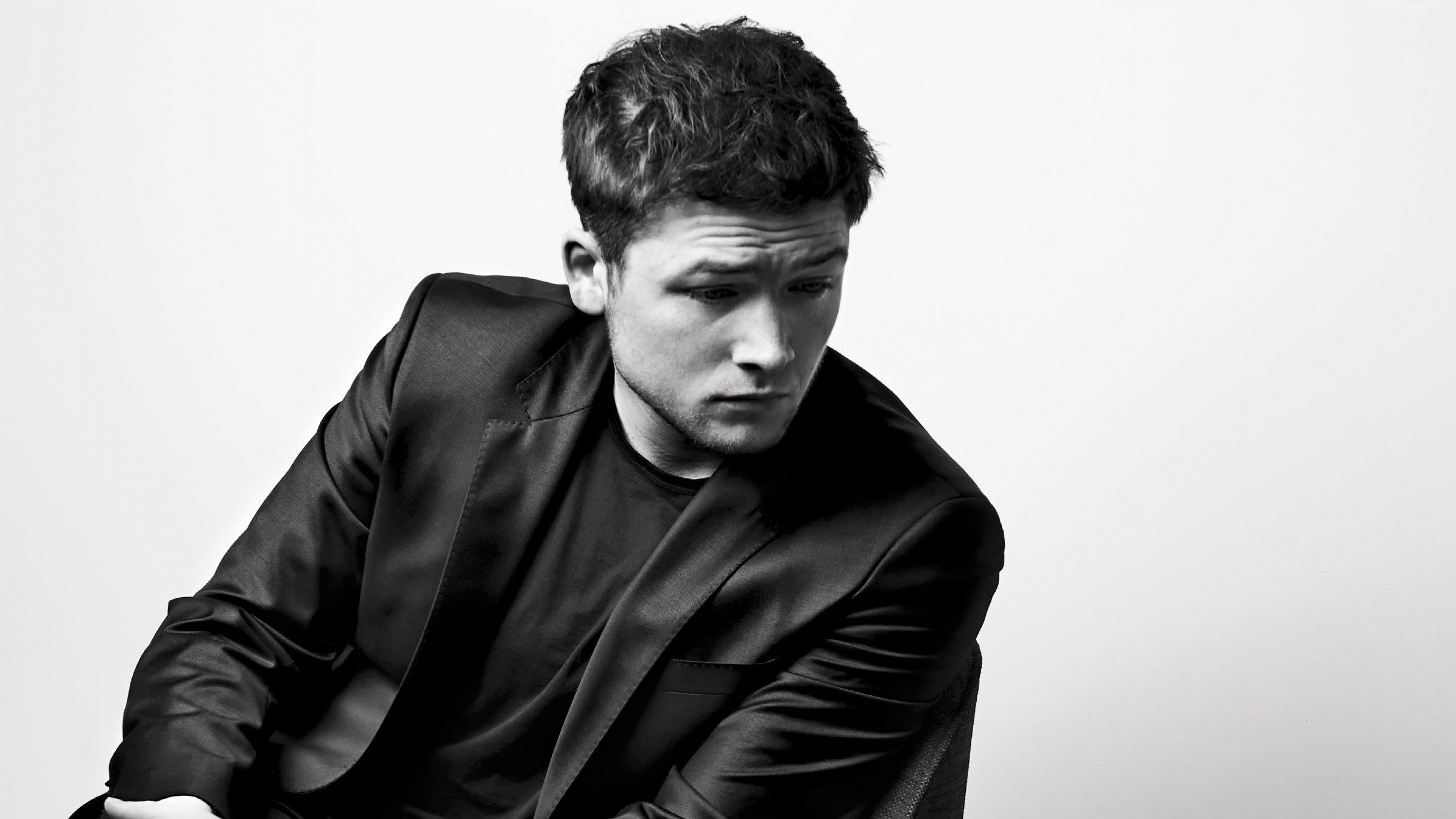 Taron Egerton in a suit 4K HD Wallpaper