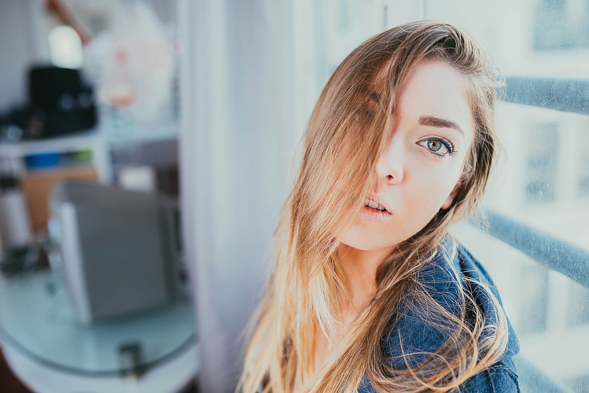 Woman with long blonde hair in blue shirt HD Wallpaper