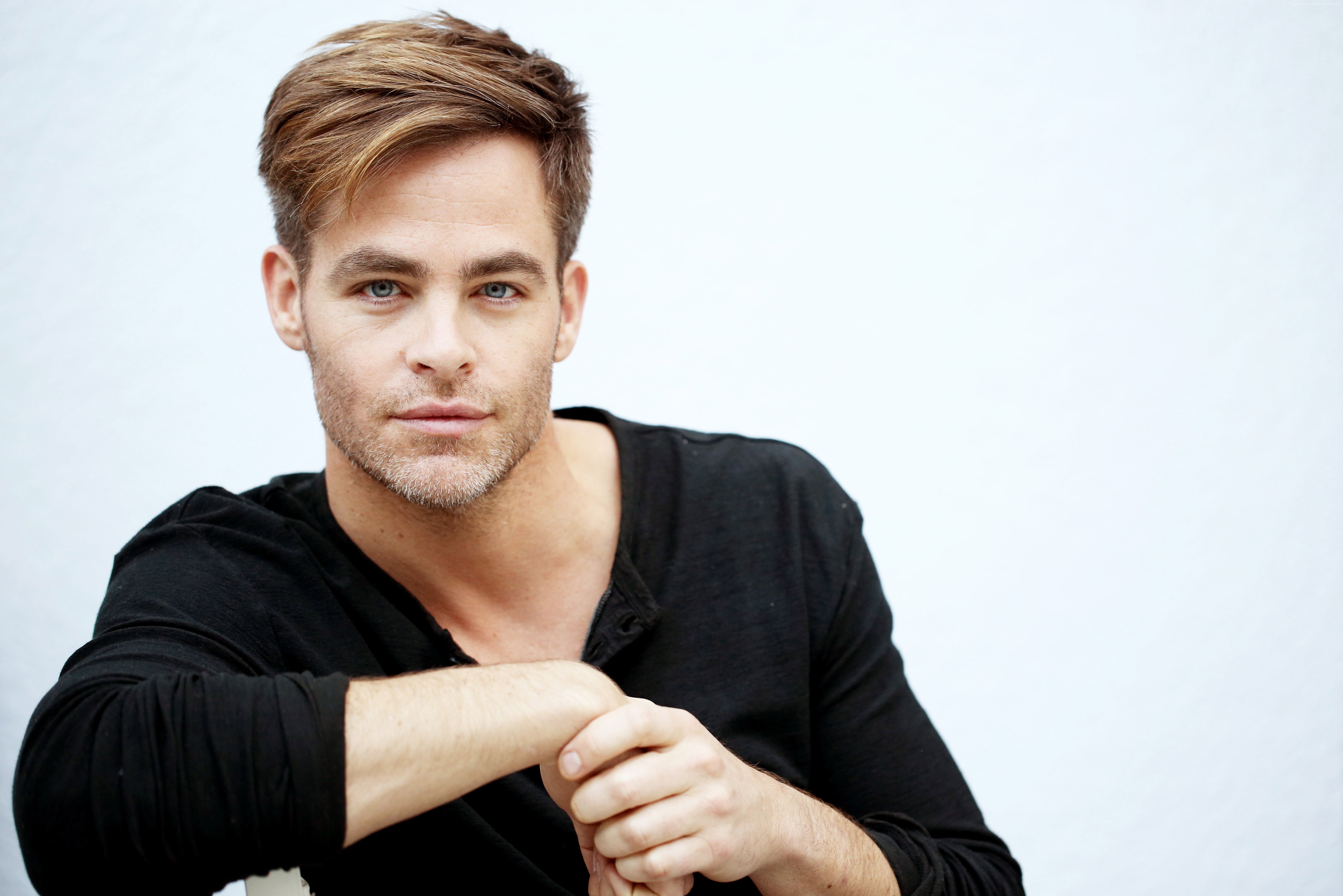 Chris Pine HD Wallpaper