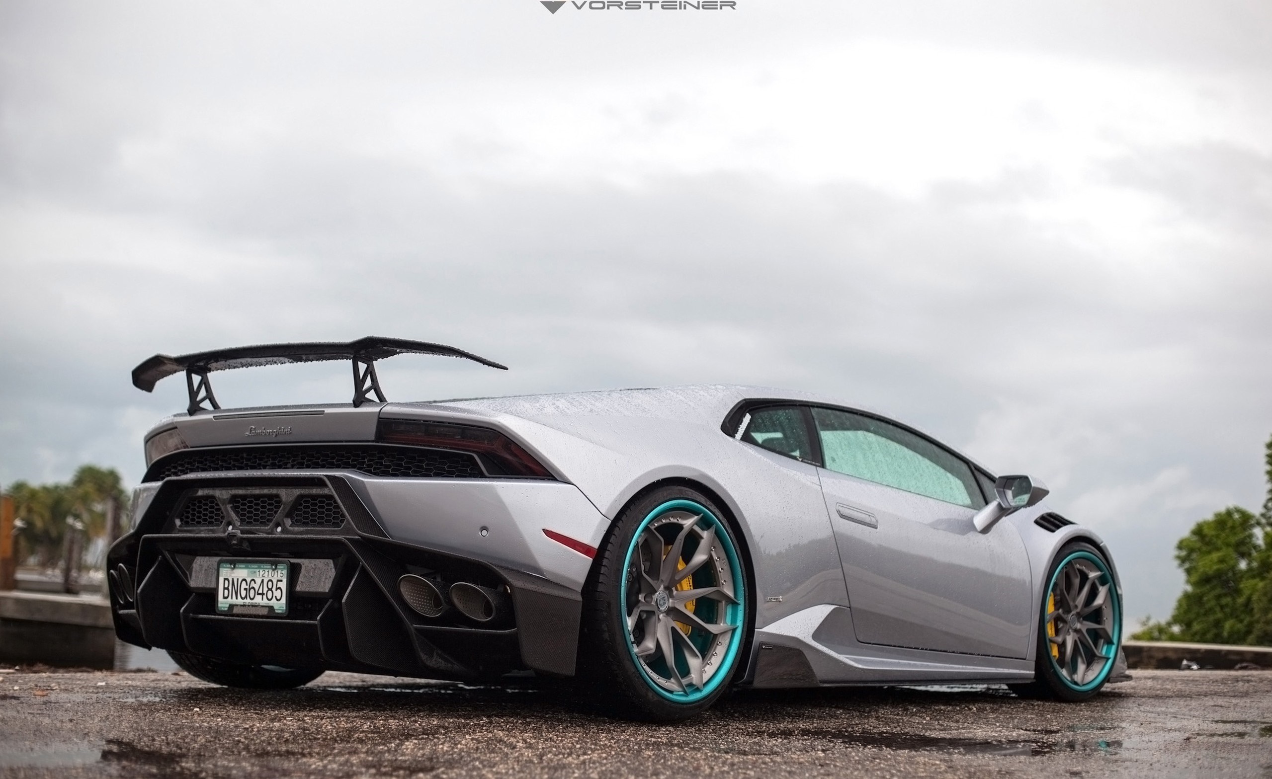 Silver Lamborghini Huracan with custom wheels HD Wallpaper